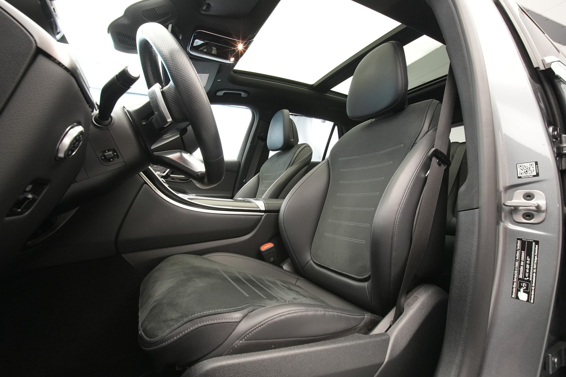 MERCEDES-BENZ GLC 300 e 4Matic 9G-Tronic *CH-Fahrzeug* *AHK*-image-14