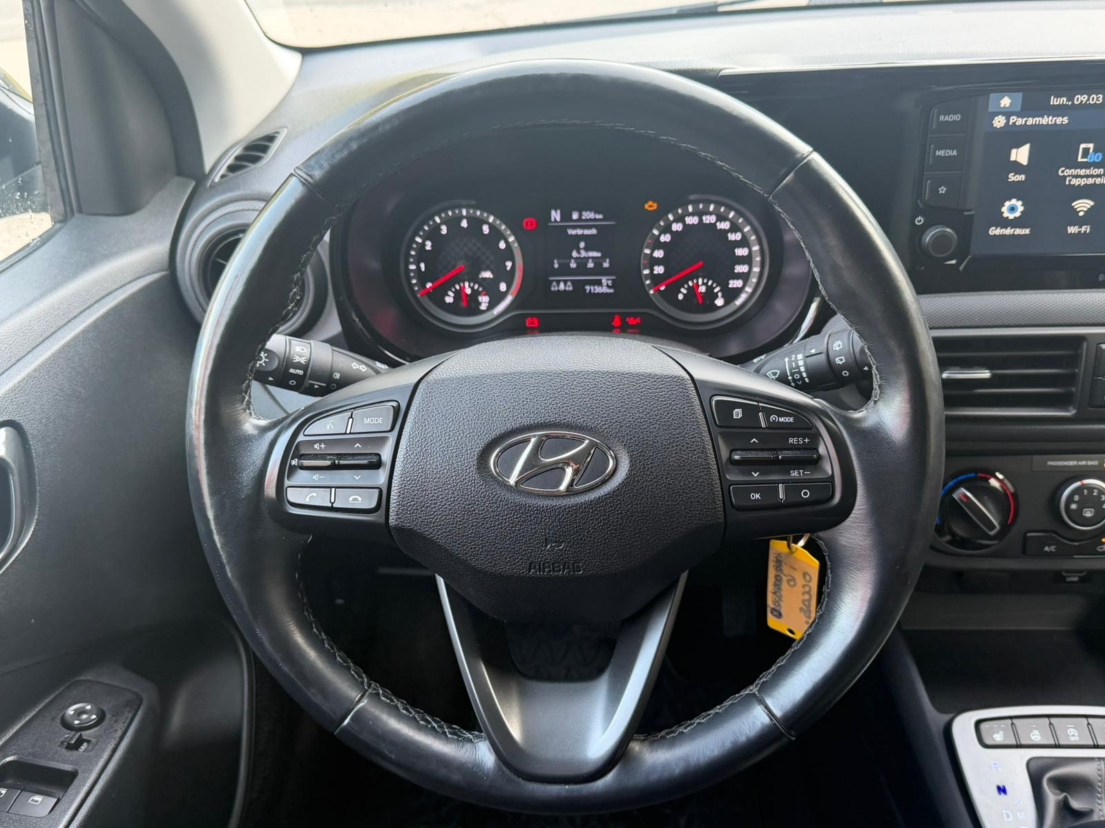 HYUNDAI i10 1.2 Amplia Automat-image-4