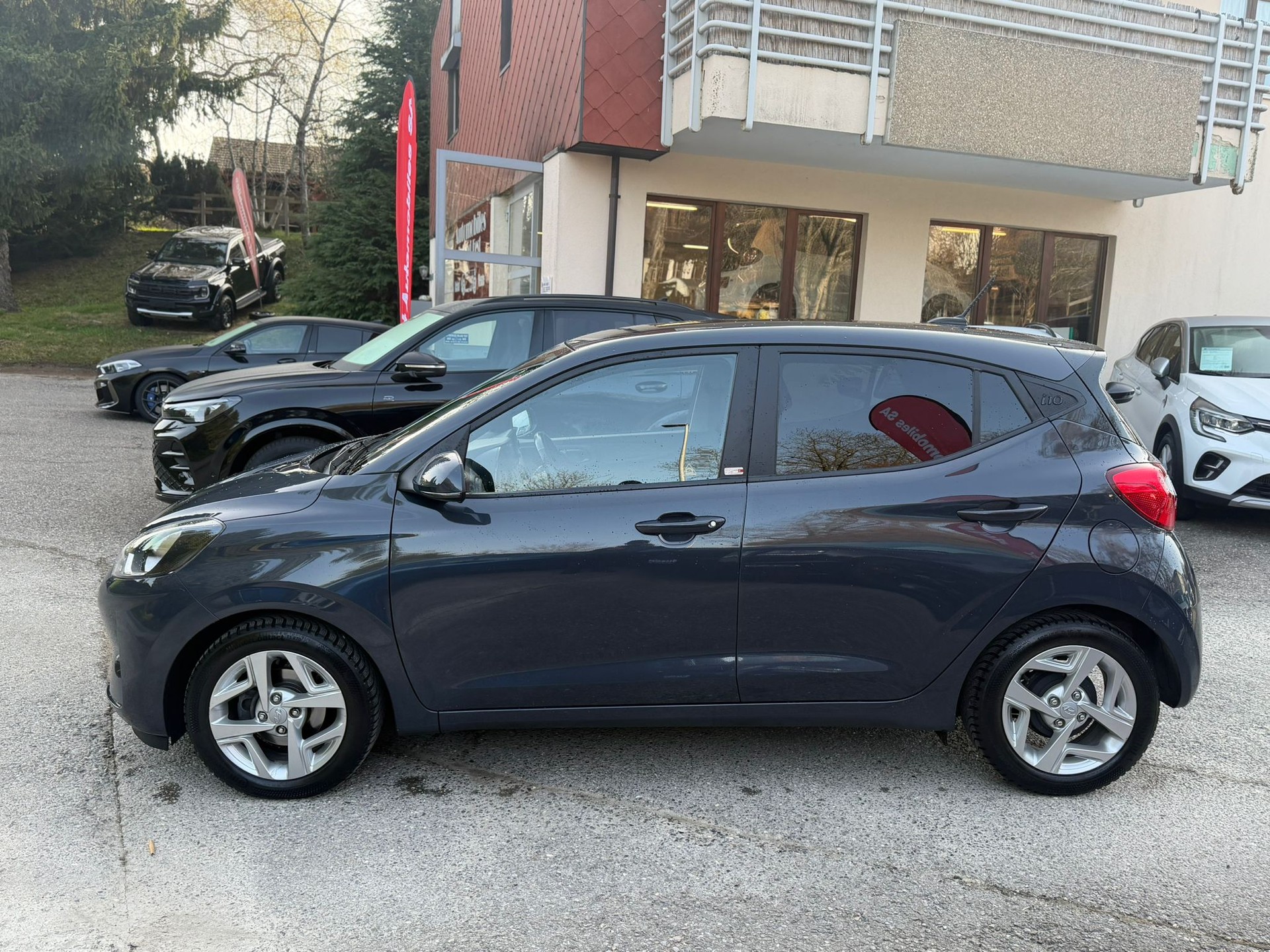 HYUNDAI i10 1.2 Amplia Automat-image-2