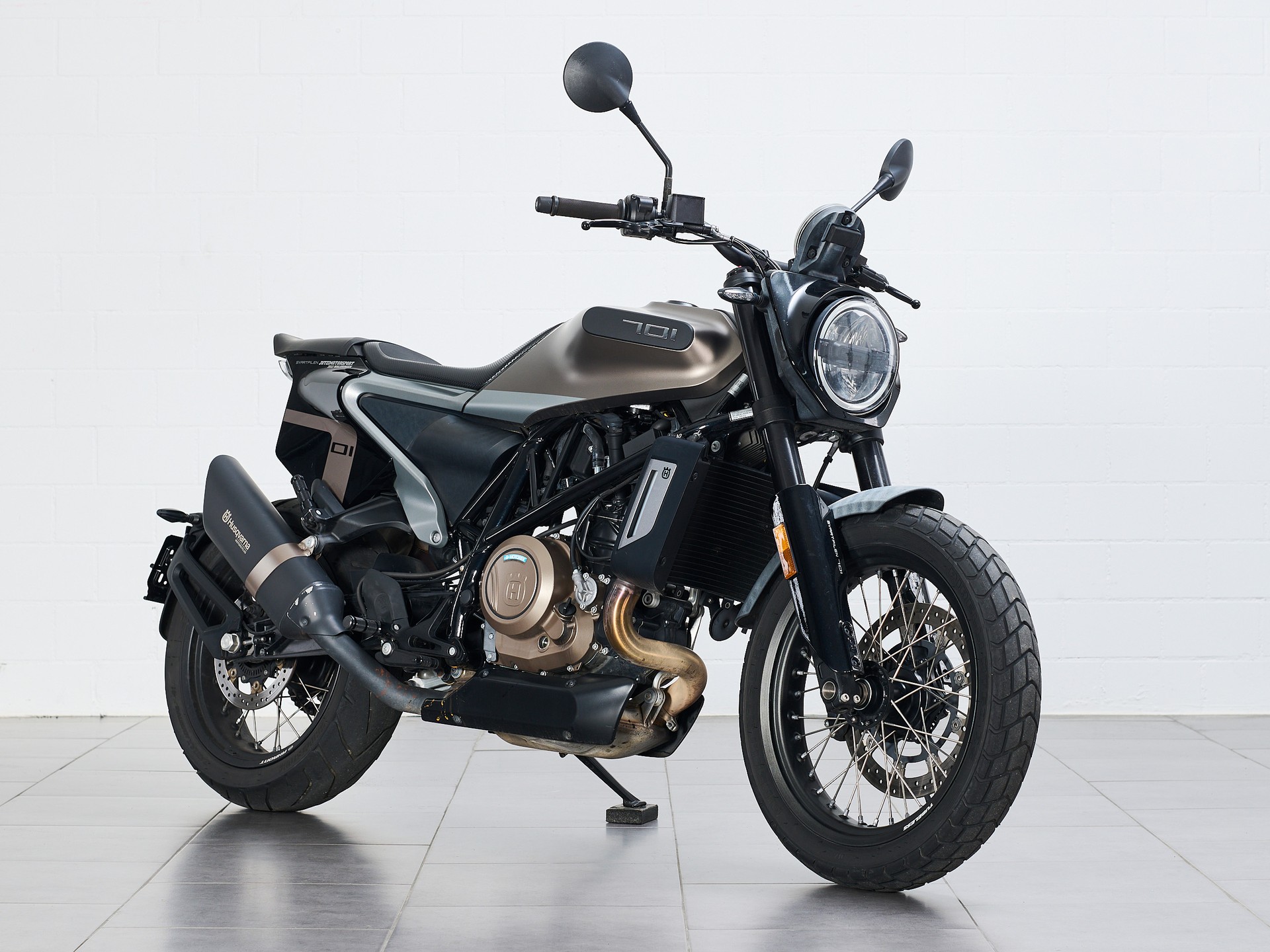 HUSQVARNA Svartpilen 701-image-1