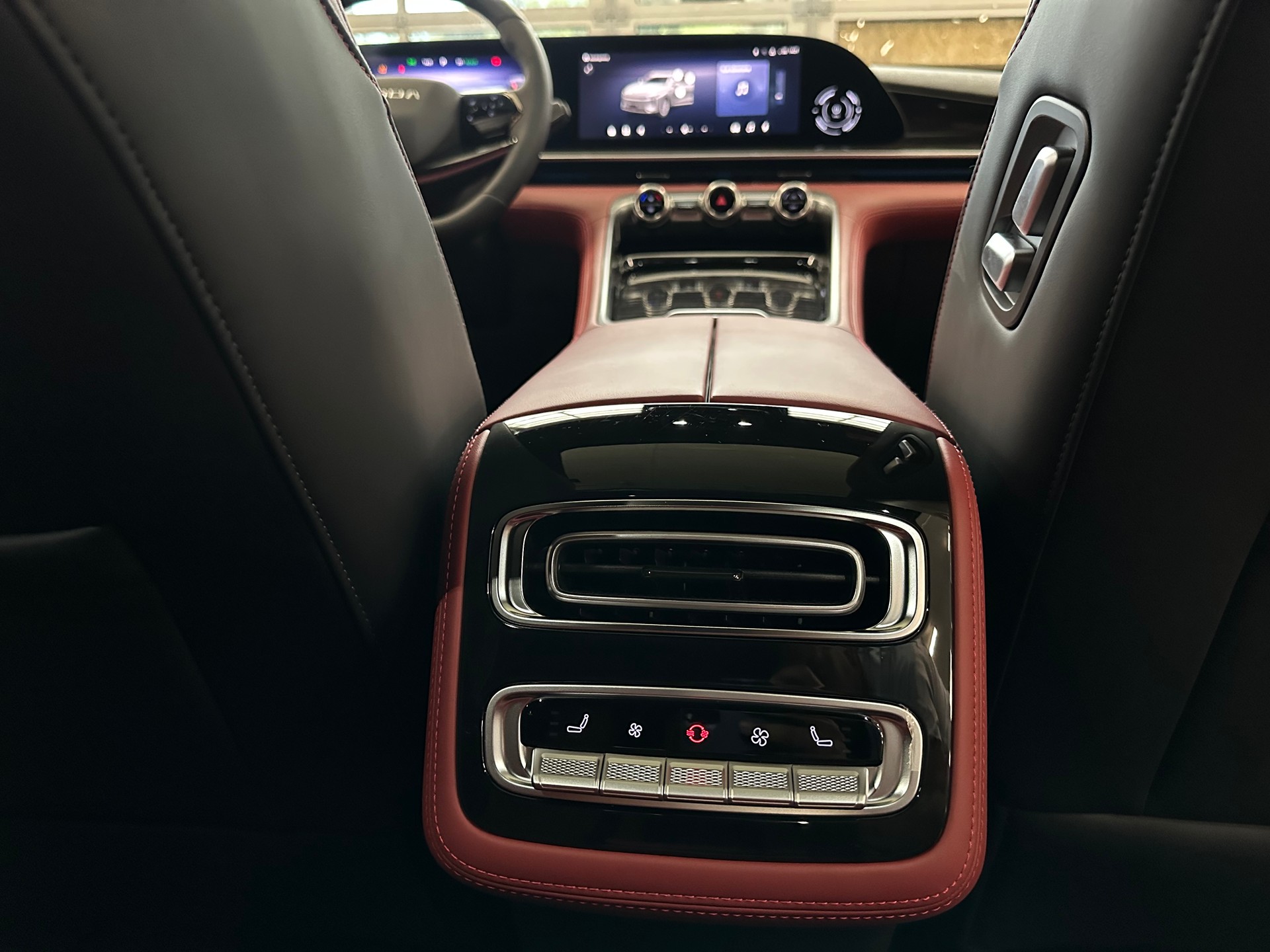 OMODA 9 PHEV SHS Exclusive AWD-image-14