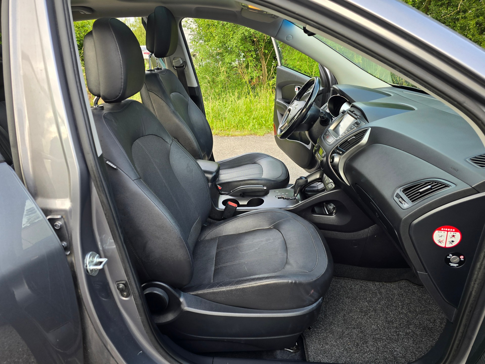 HYUNDAI iX 35 2.0 CRDi Premium 4WD Automatic-image-15