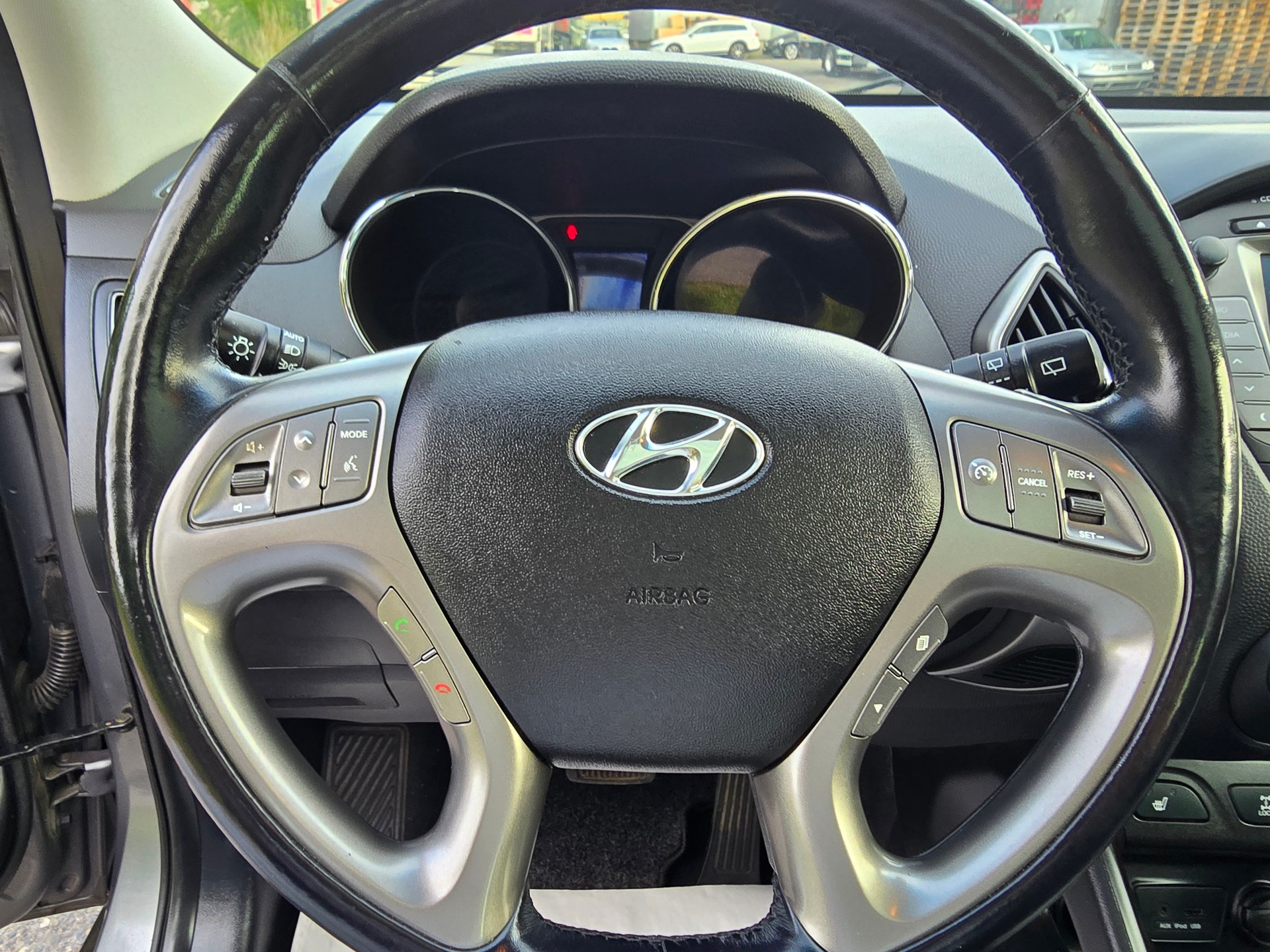 HYUNDAI iX 35 2.0 CRDi Premium 4WD Automatic-image-17