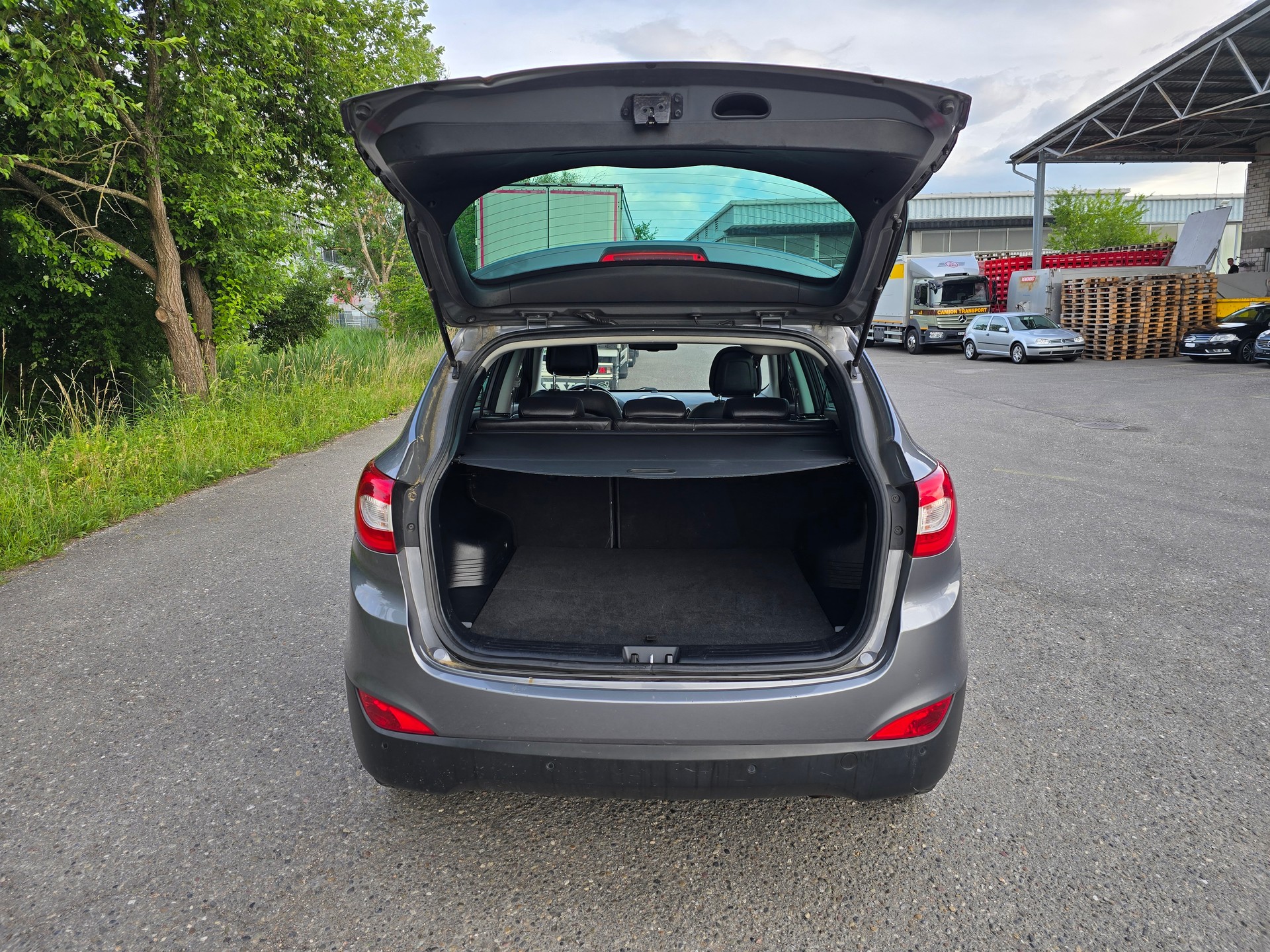 HYUNDAI iX 35 2.0 CRDi Premium 4WD Automatic-image-7