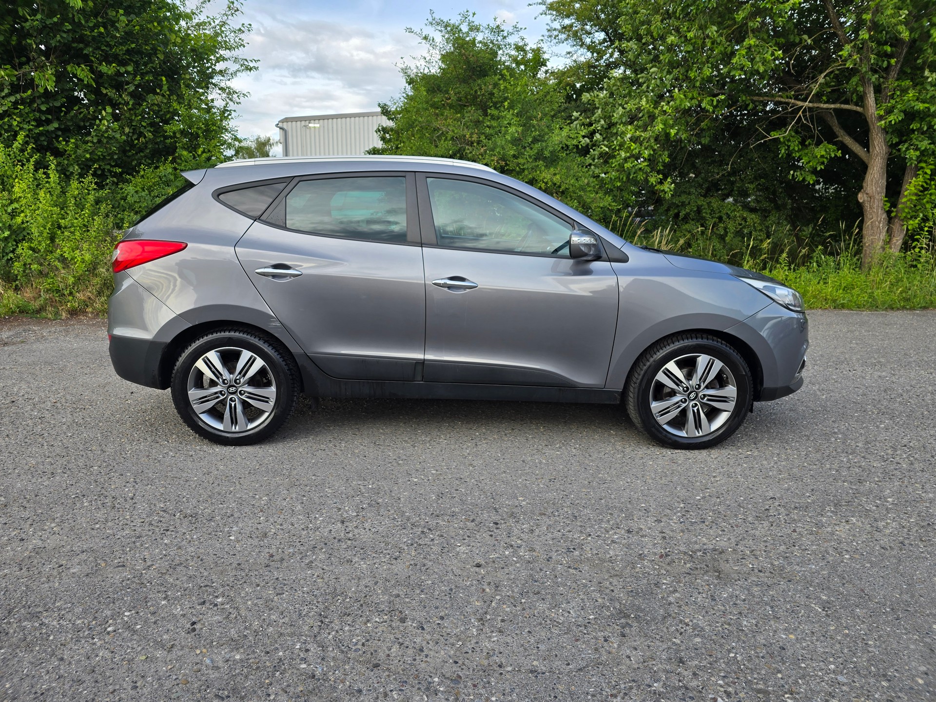 HYUNDAI iX 35 2.0 CRDi Premium 4WD Automatic-image-8