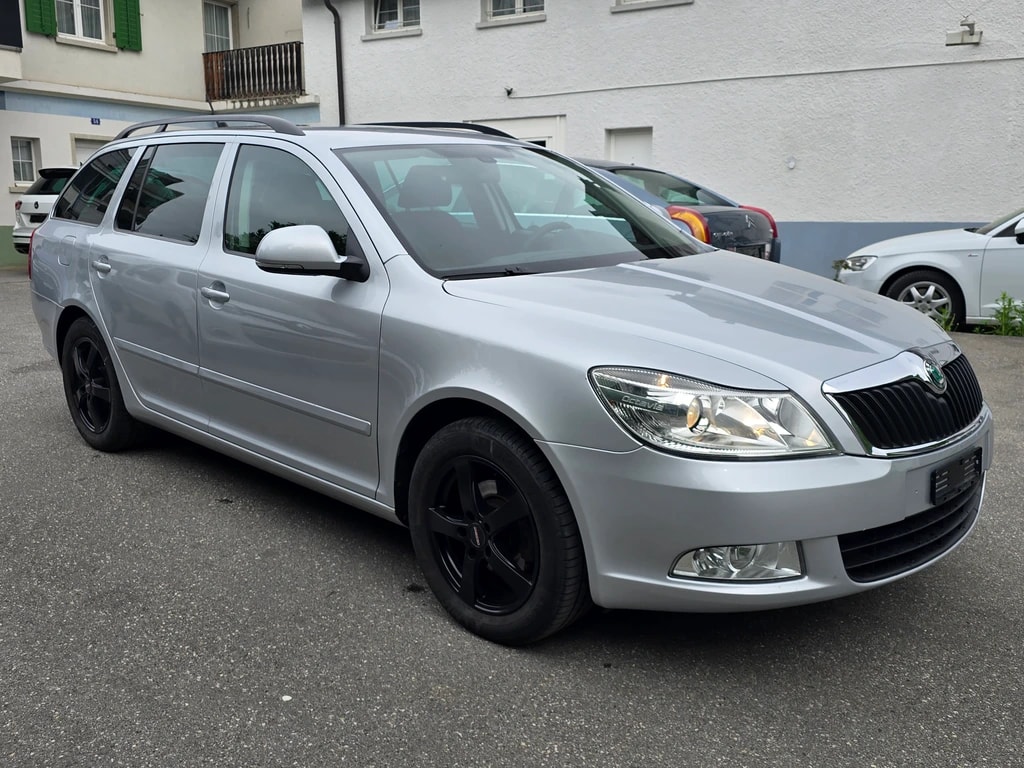 SKODA Octavia Combi 1.6 TDI Ambition 4x4-image-2