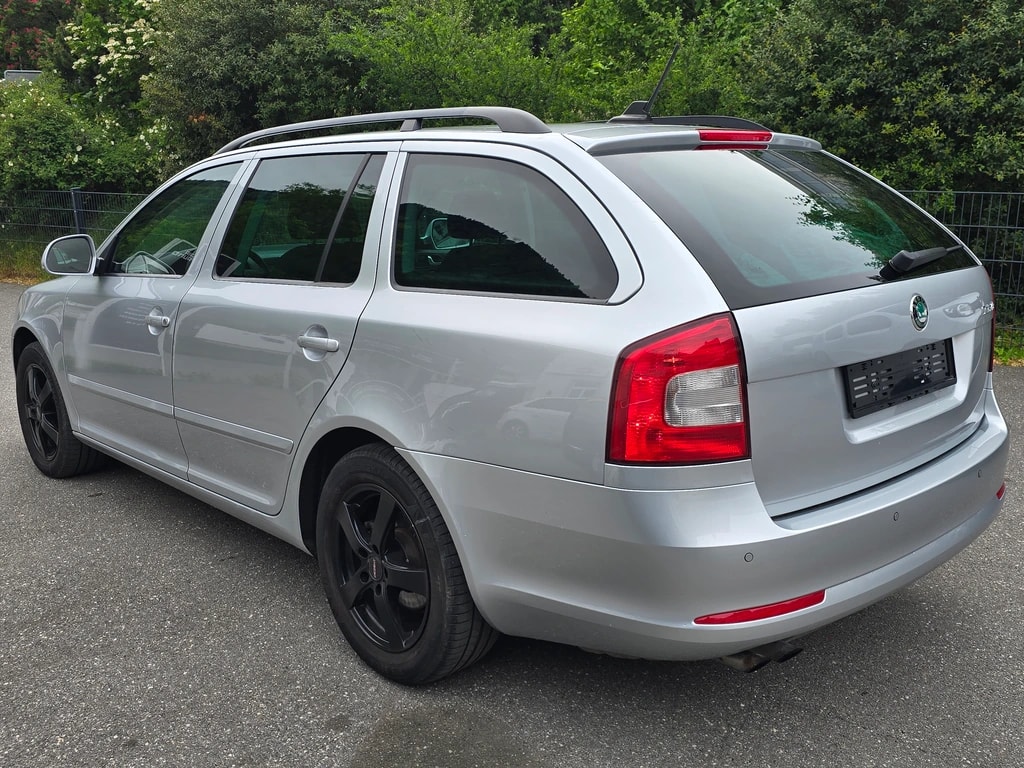 SKODA Octavia Combi 1.6 TDI Ambition 4x4-image-7