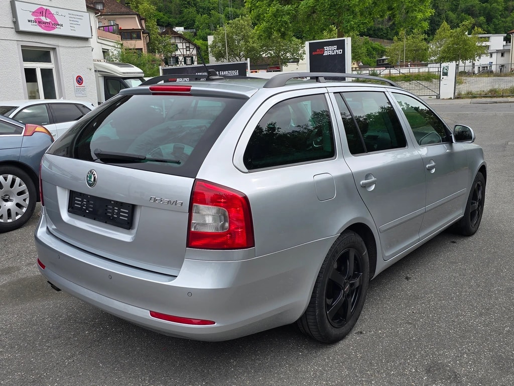 SKODA Octavia Combi 1.6 TDI Ambition 4x4-image-3