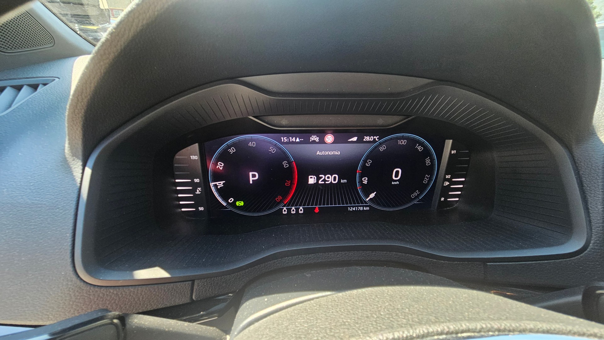 SKODA Karoq 2.0 TSI SportLine 4x4 DSG-image-11