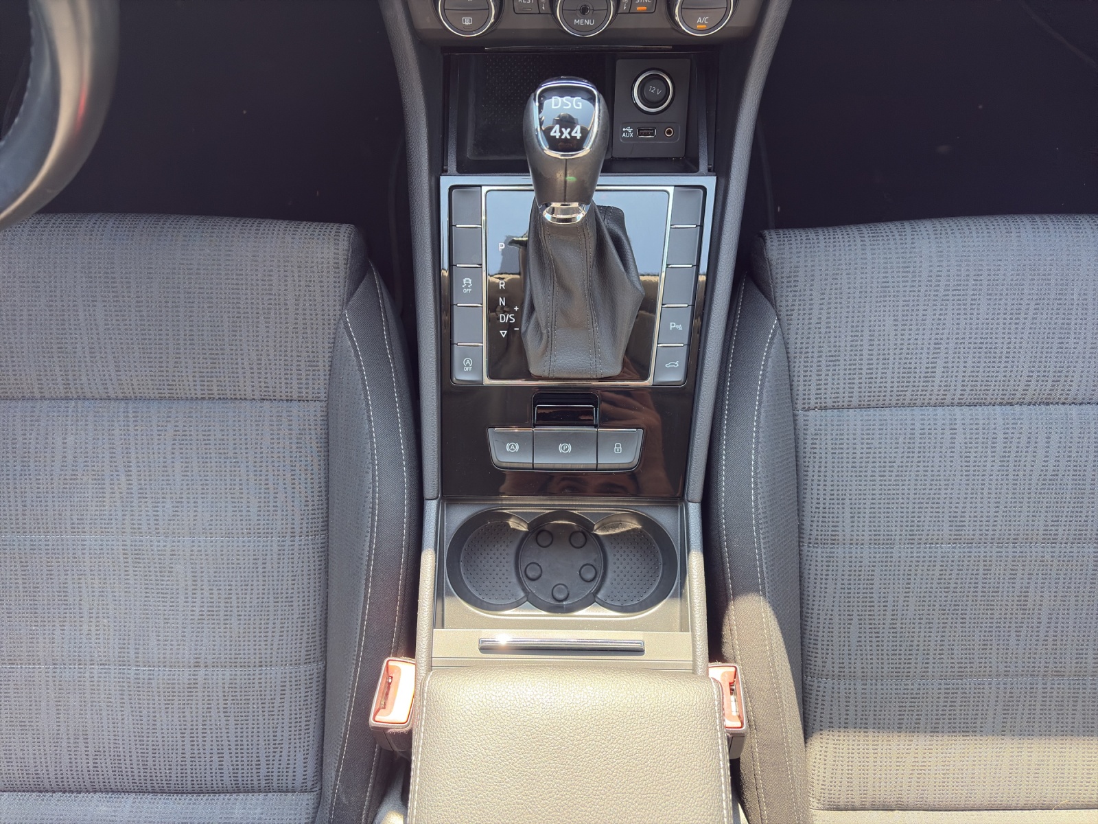 SKODA Superb Combi 2.0 TDi Ambition 4x4 DSG-image-15