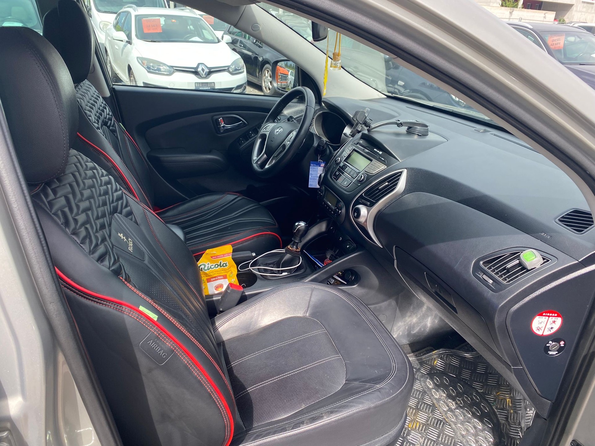 HYUNDAI iX 35 2.0 CRDi Premium 4WD-image-9