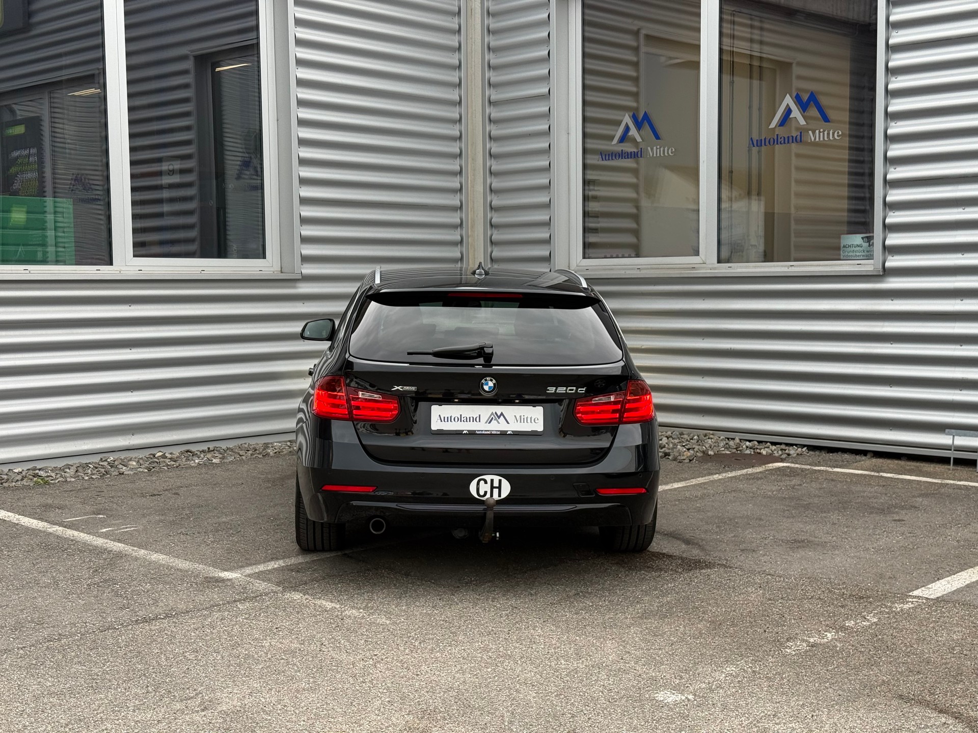 BMW 320d xDrive Touring Sport Line-showroom-element-3