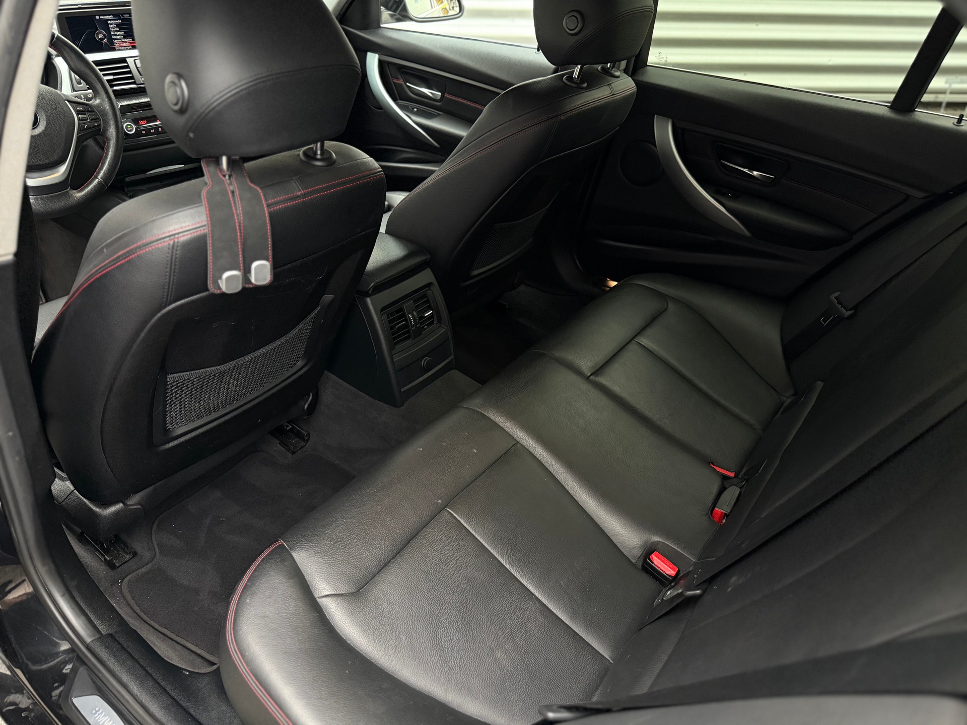 BMW 320d xDrive Touring Sport Line-image-10
