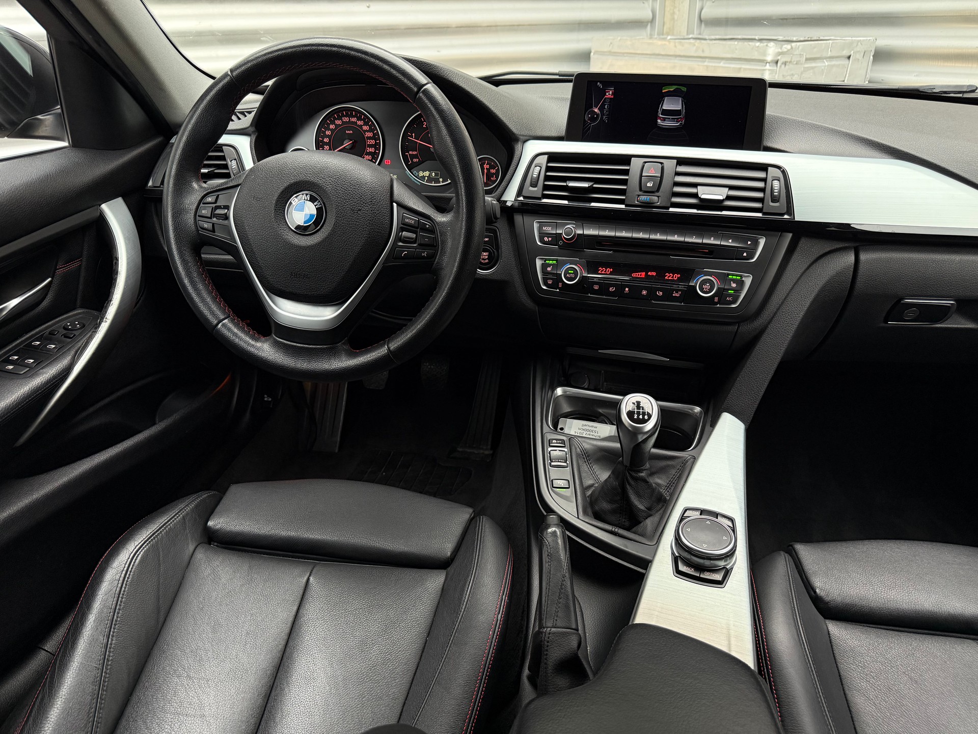 BMW 320d xDrive Touring Sport Line-image-8
