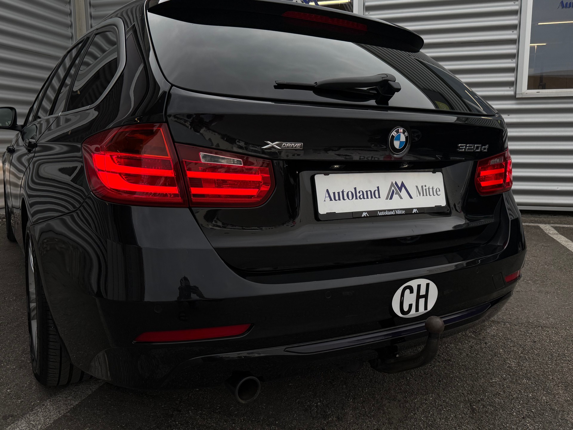BMW 320d xDrive Touring Sport Line-image-12