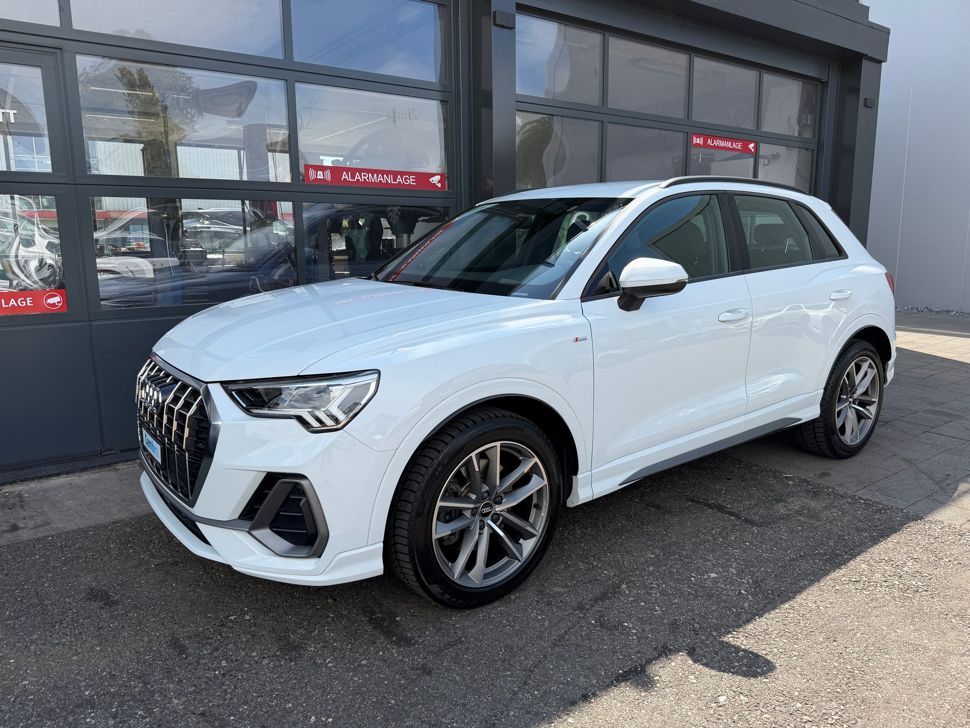 AUDI Q3 40 TDI S line quattro S-tronic-showroom-element-1