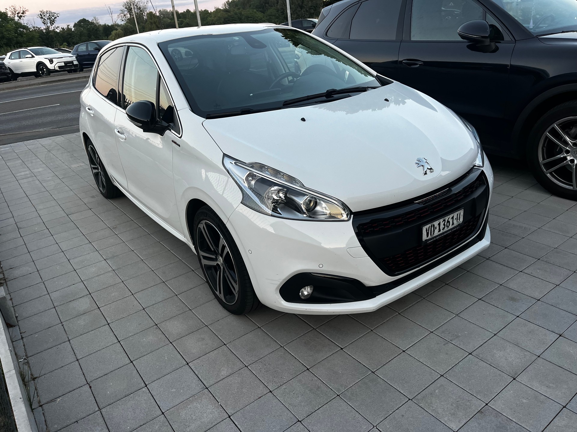 PEUGEOT 208 1.2 PureTech GT Line EAT6 Excellent état Moteur changé