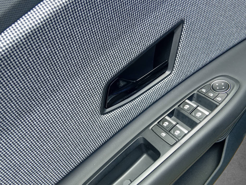 RENAULT R4 E-Tech Comfort Range iconic-image-10