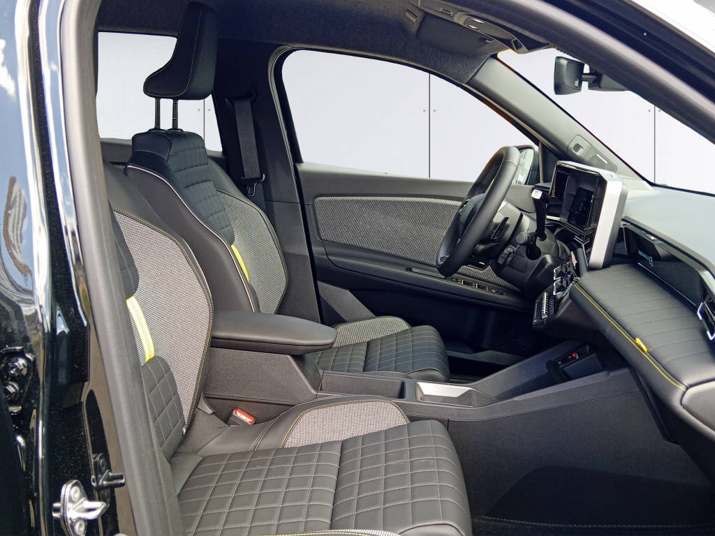 RENAULT R4 E-Tech Comfort Range iconic-image-13