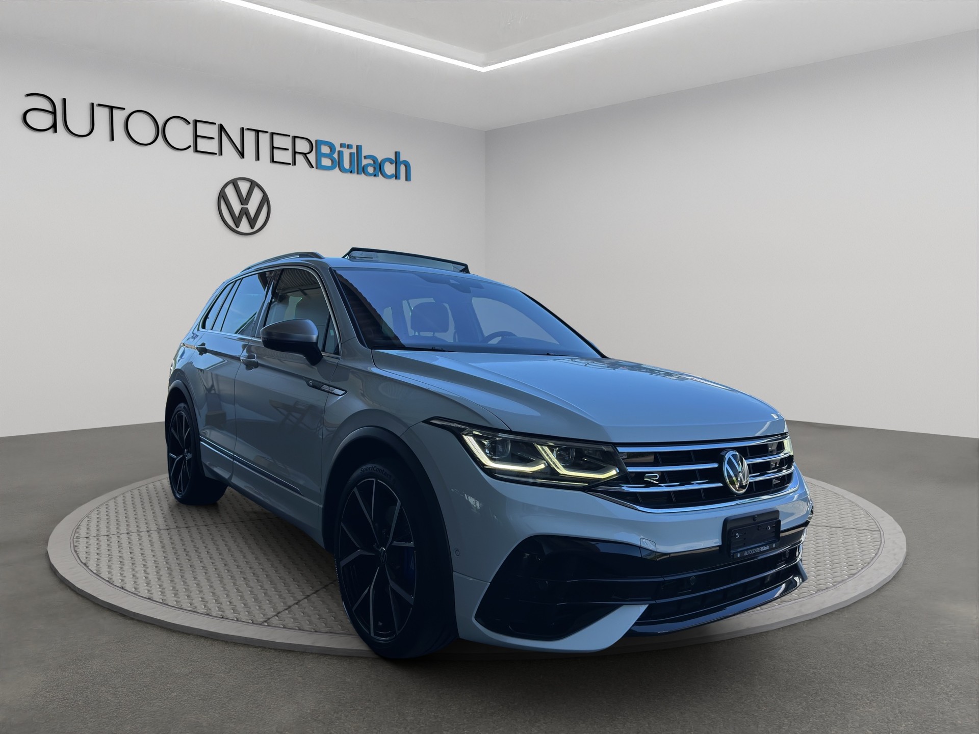 VW Tiguan 2.0TSI R 4Motion DSG-image-2