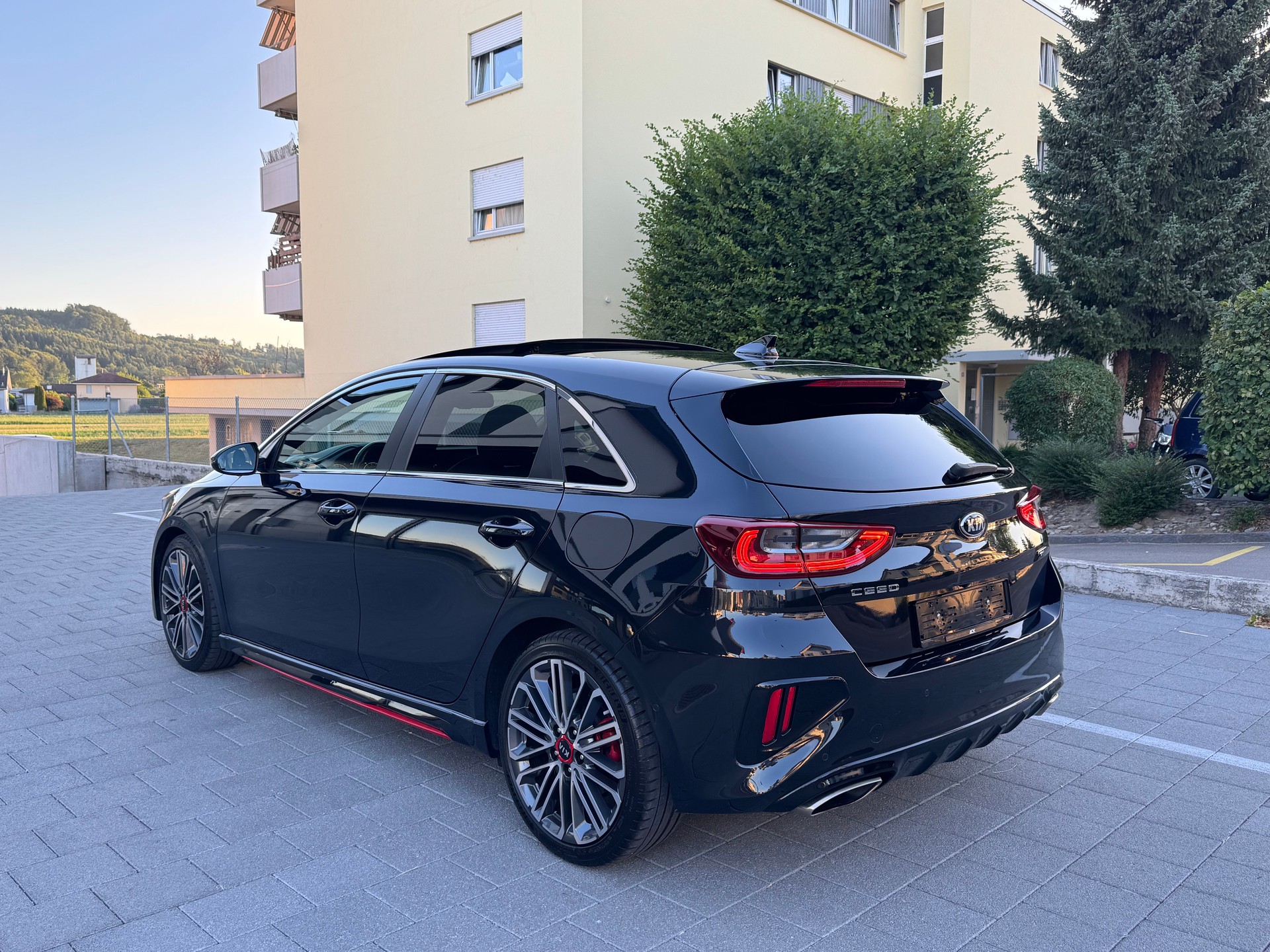 KIA Ceed 1.6 T-GDi GT DCT-showroom-element-2