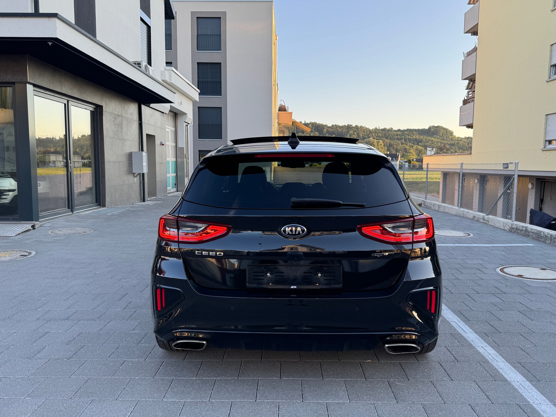 KIA Ceed 1.6 T-GDi GT DCT-showroom-element-3