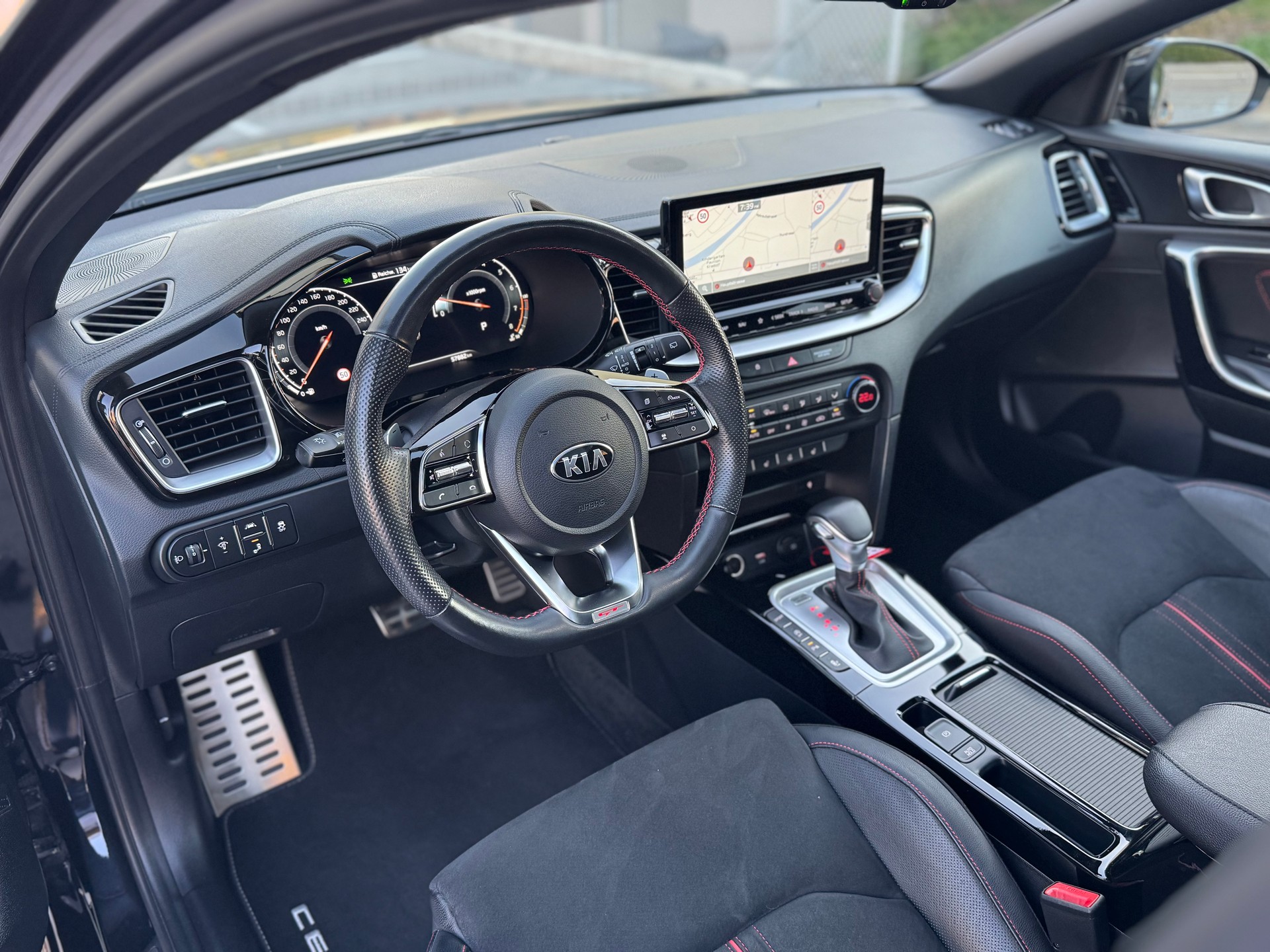 KIA Ceed 1.6 T-GDi GT DCT-image-8
