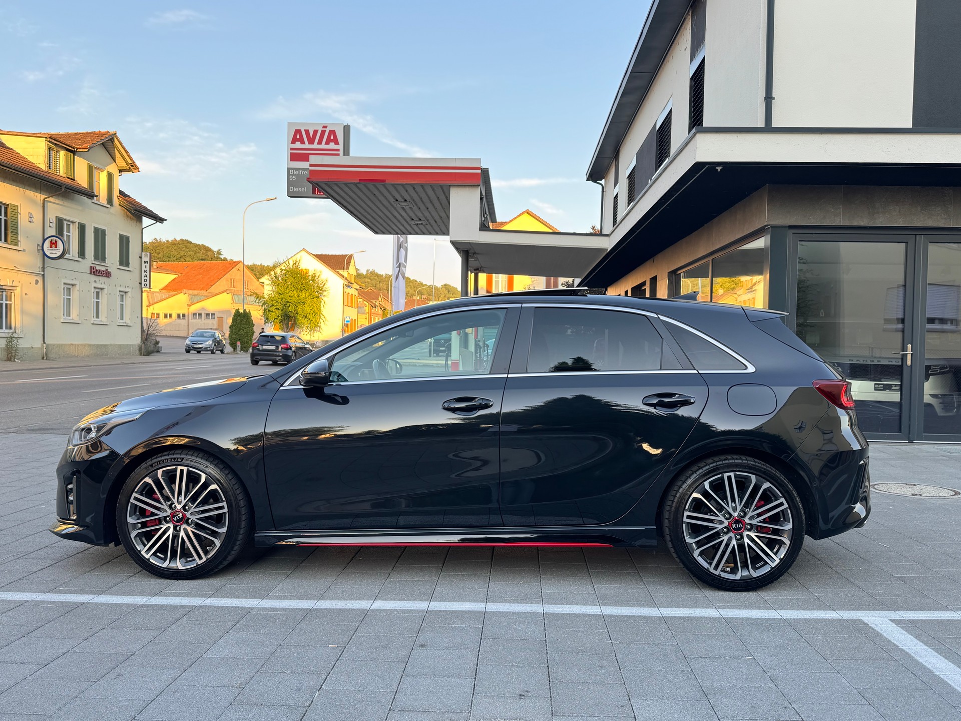 KIA Ceed 1.6 T-GDi GT DCT-showroom-element-1