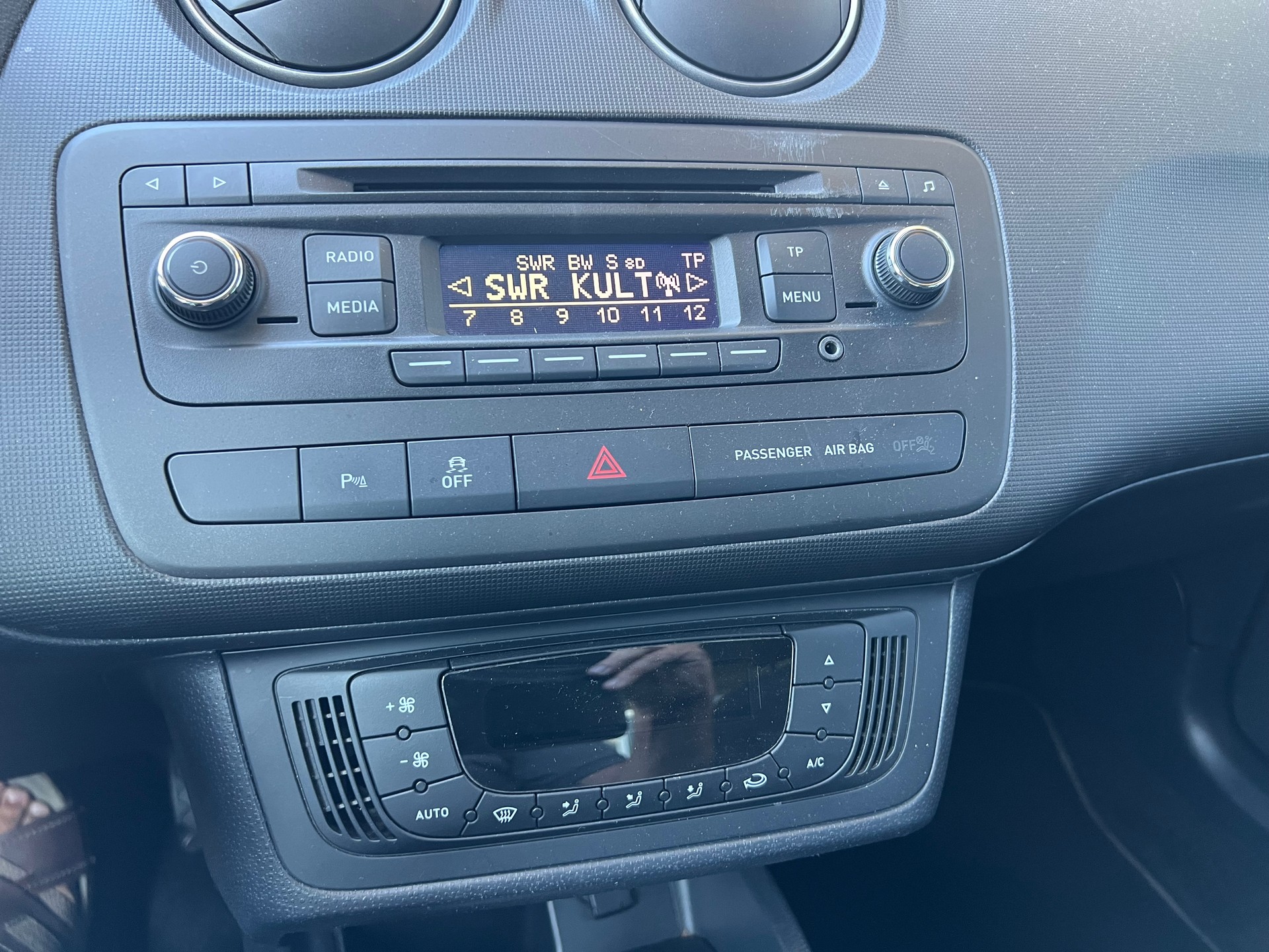 SEAT Ibiza 1.4 TSI FR DSG PS 150 *** Navigation * Klima * frisch ab MFK * 1 Jahr Garantie möglich ***-image-17
