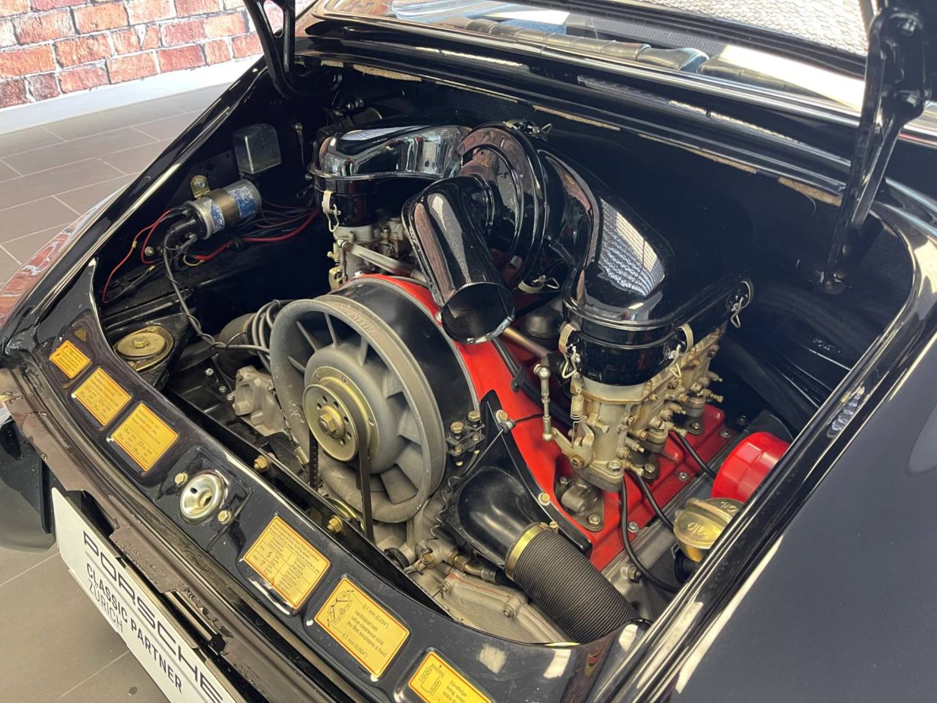 PORSCHE 911 2.0 Coupé-image-23