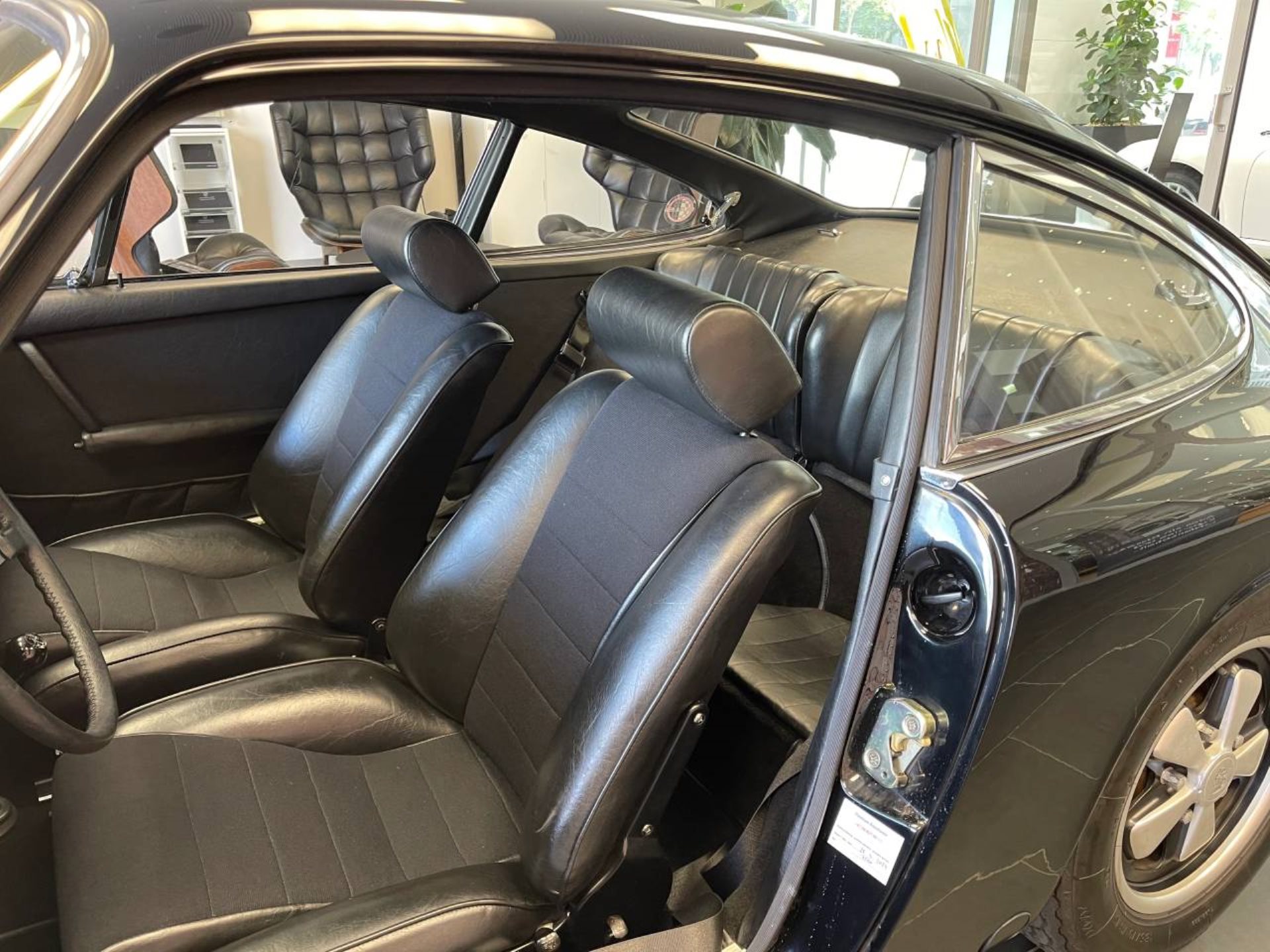 PORSCHE 911 2.0 Coupé-image-18