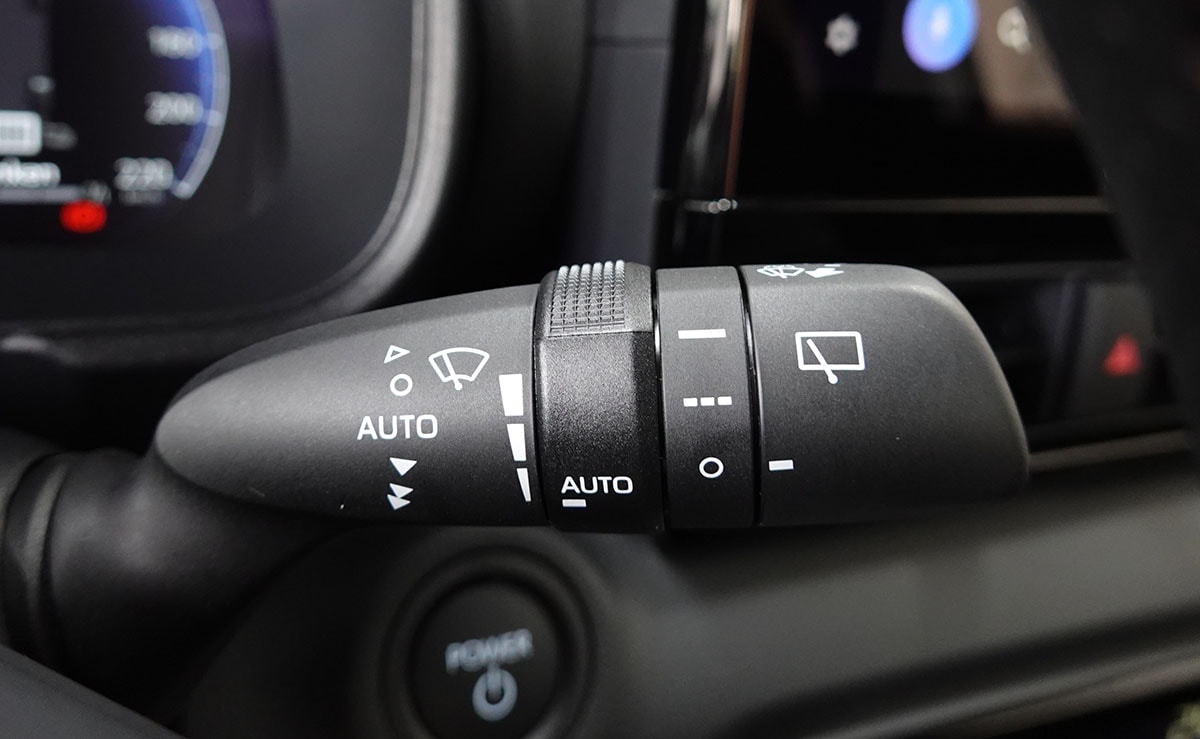 TOYOTA Yaris 1.5 GR Sport e-CVT Panoramaglasdach, JBL, Head-Up Display-image-17