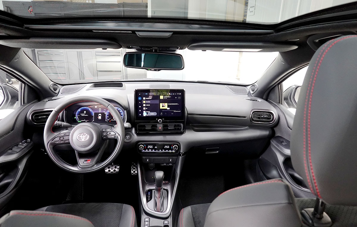 TOYOTA Yaris 1.5 GR Sport e-CVT Panoramaglasdach, JBL, Head-Up Display-image-8