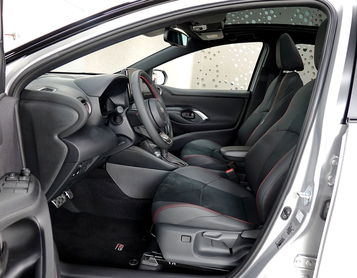 TOYOTA Yaris 1.5 GR Sport e-CVT Panoramaglasdach, JBL, Head-Up Display-image-6
