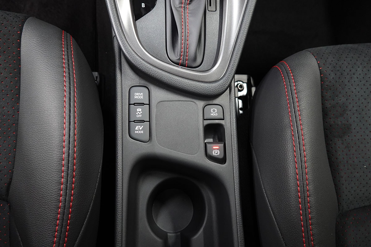 TOYOTA Yaris 1.5 GR Sport e-CVT Panoramaglasdach, JBL, Head-Up Display-image-13