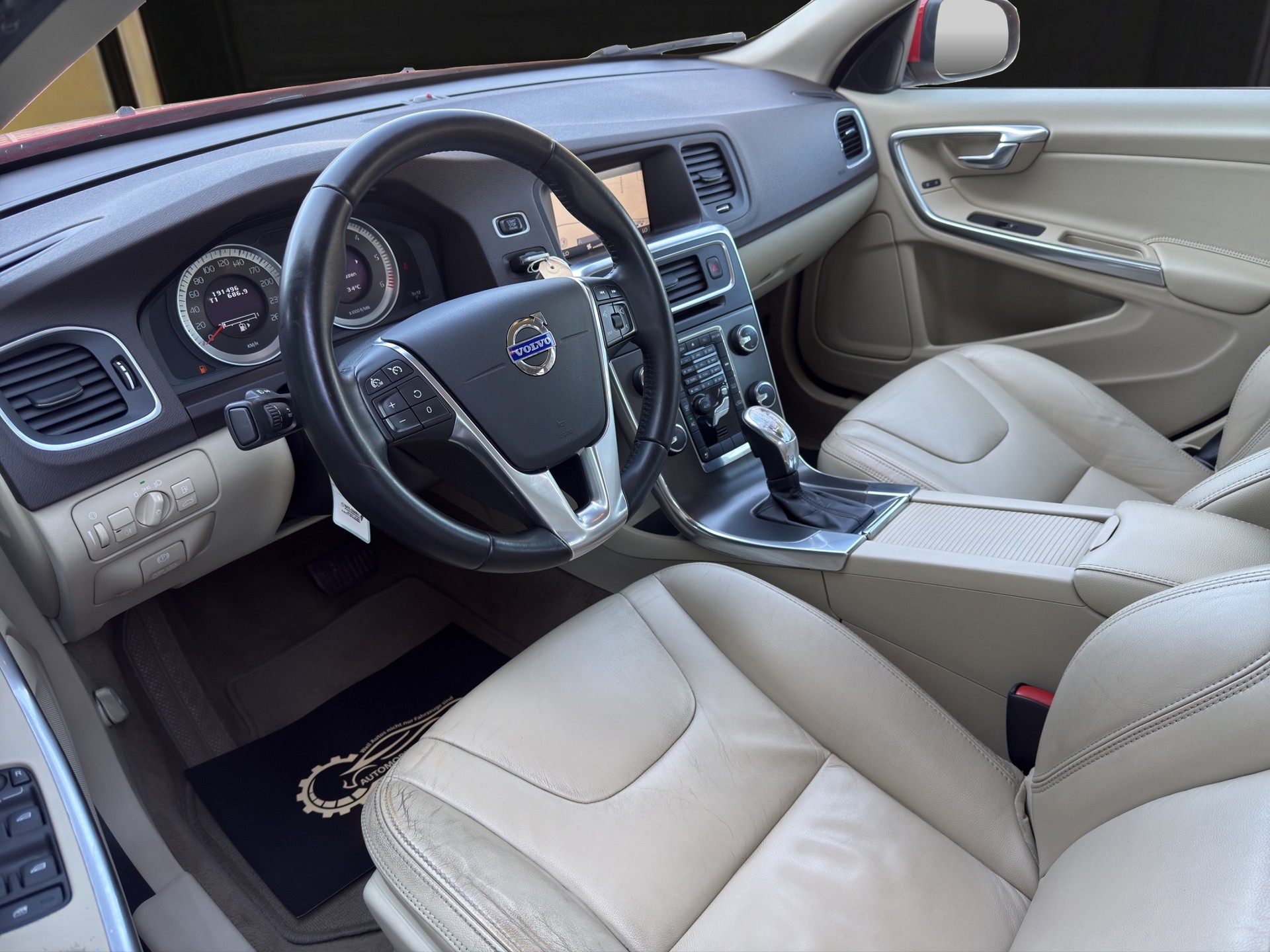 VOLVO V60 2.4 D5 Summum-image-8
