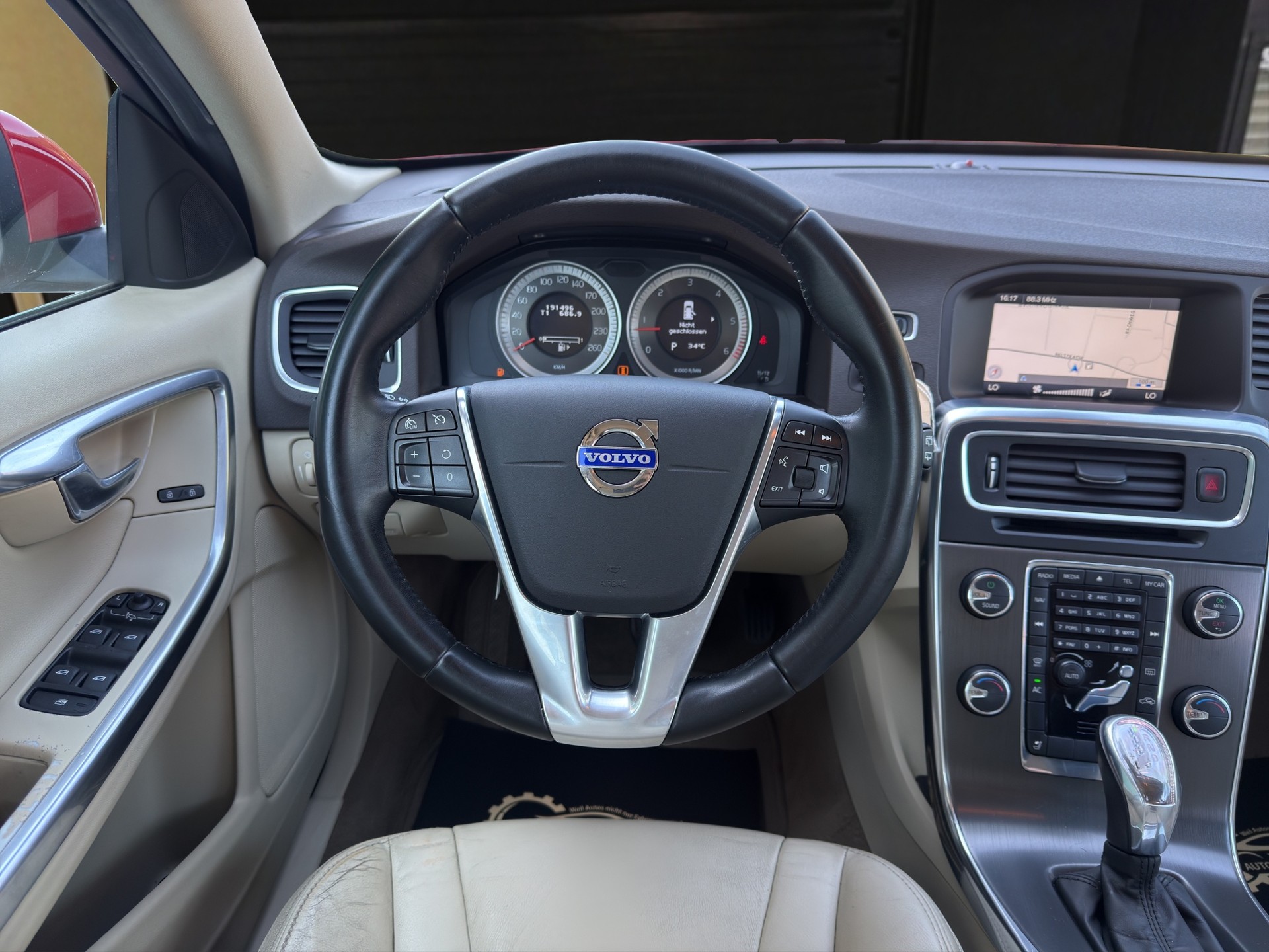 VOLVO V60 2.4 D5 Summum-image-11