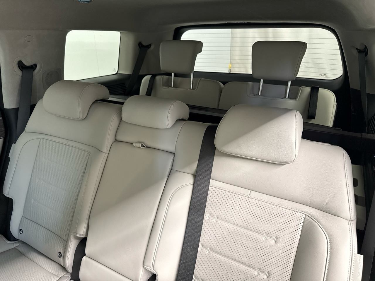 HYUNDAI Santa Fe 1.6 T-GDi PHEV Calligraphy 4WD Automatic-image-14