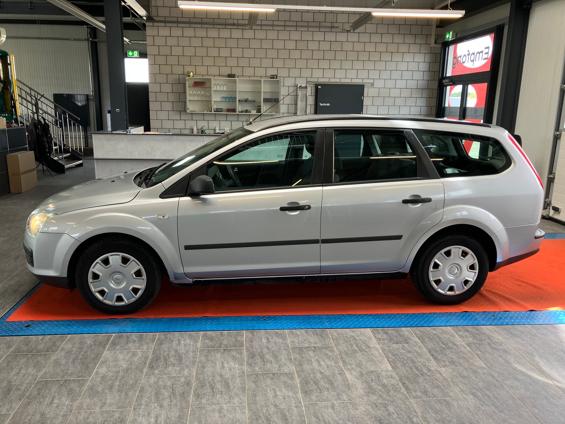 FORD Focus 1.6i Carving Automatic-image-5