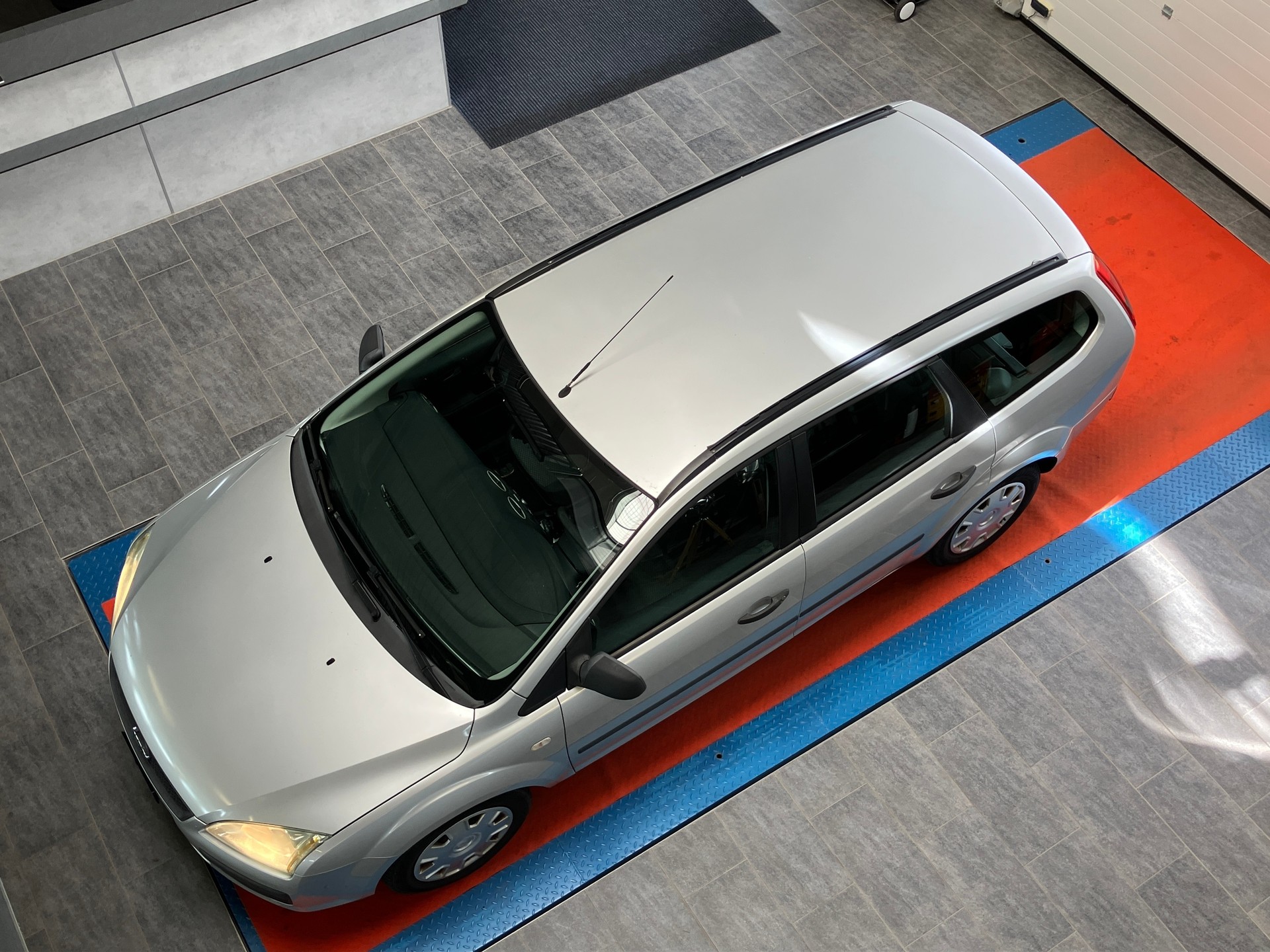 FORD Focus 1.6i Carving Automatic-image-9