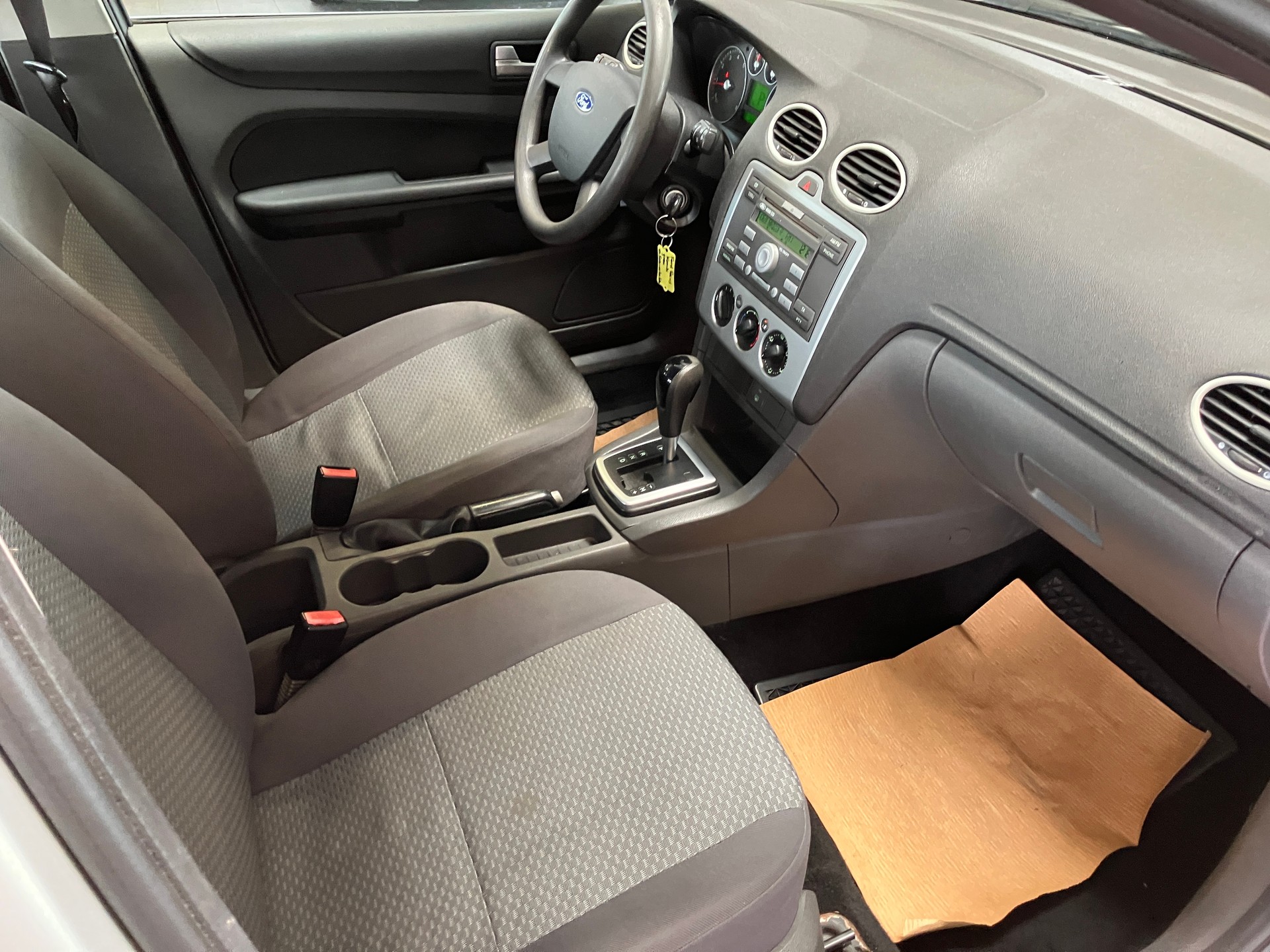 FORD Focus 1.6i Carving Automatic-image-31
