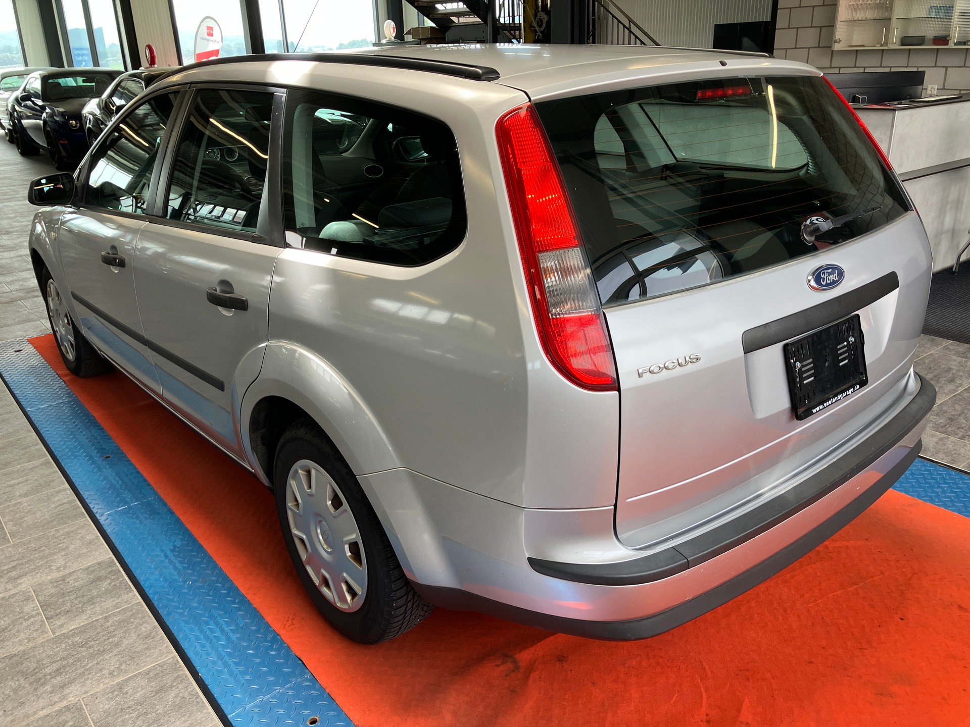 FORD Focus 1.6i Carving Automatic-image-4