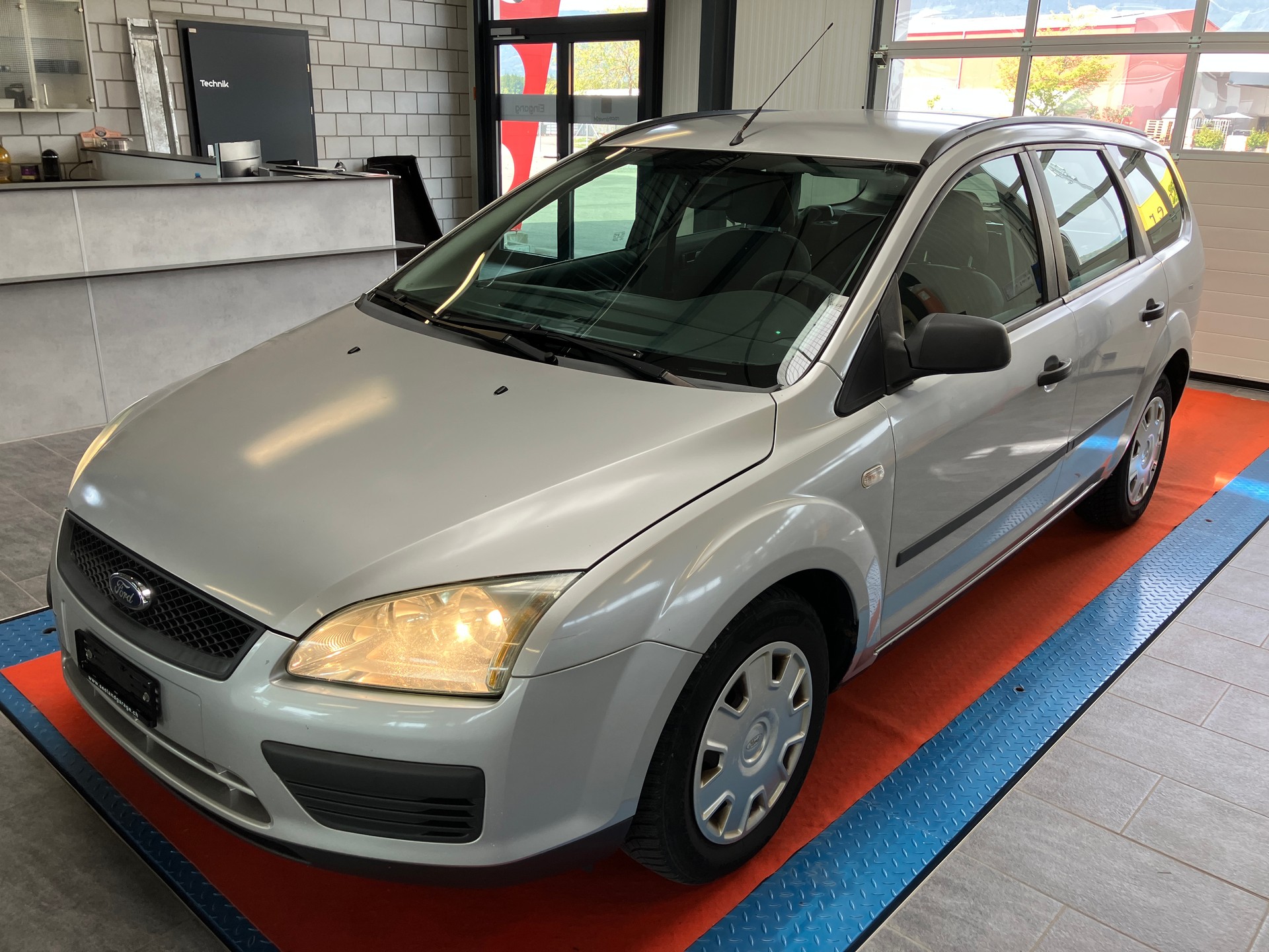 FORD Focus 1.6i Carving Automatic-image-6