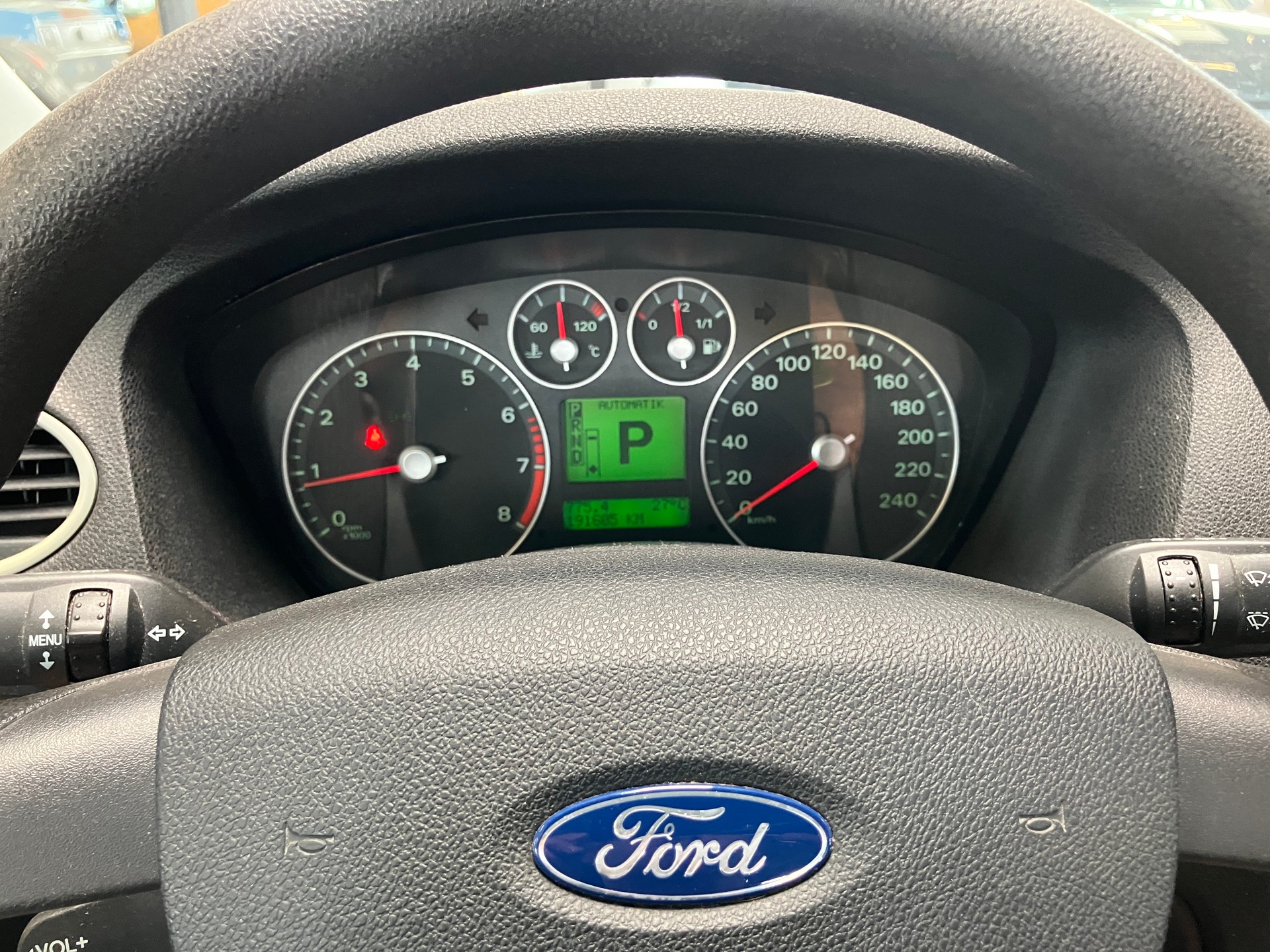 FORD Focus 1.6i Carving Automatic-image-12