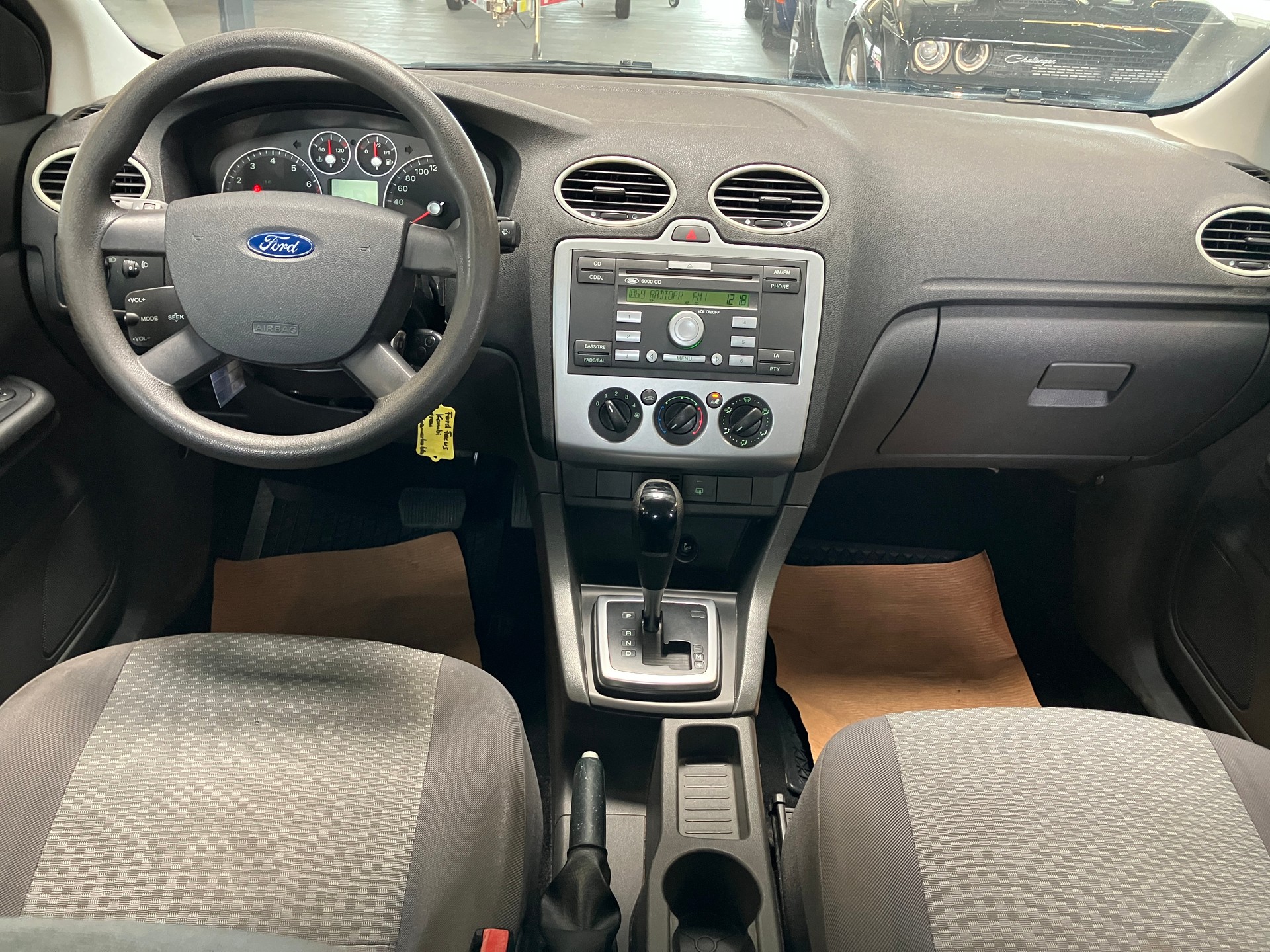 FORD Focus 1.6i Carving Automatic-image-17
