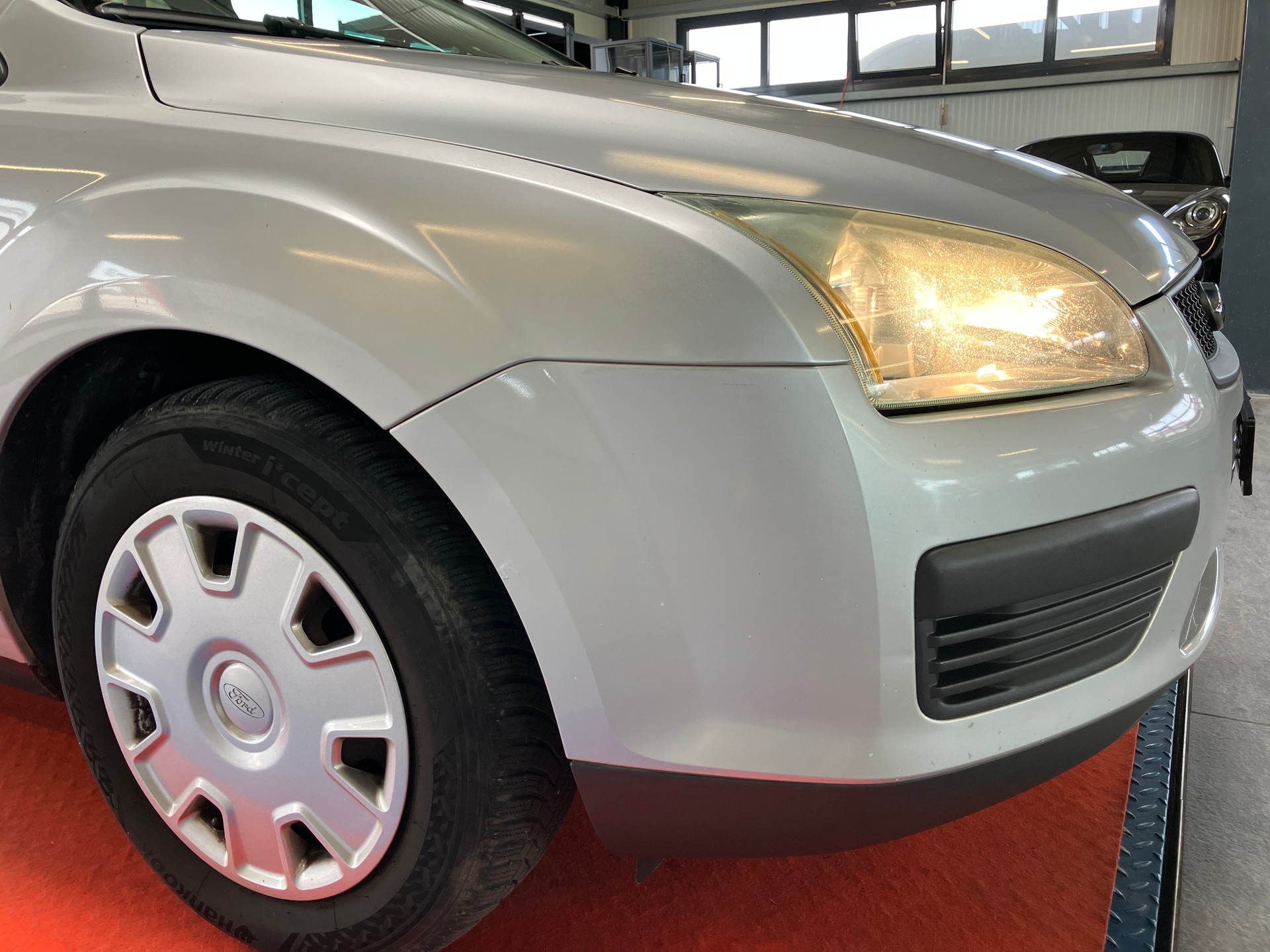 FORD Focus 1.6i Carving Automatic-image-8