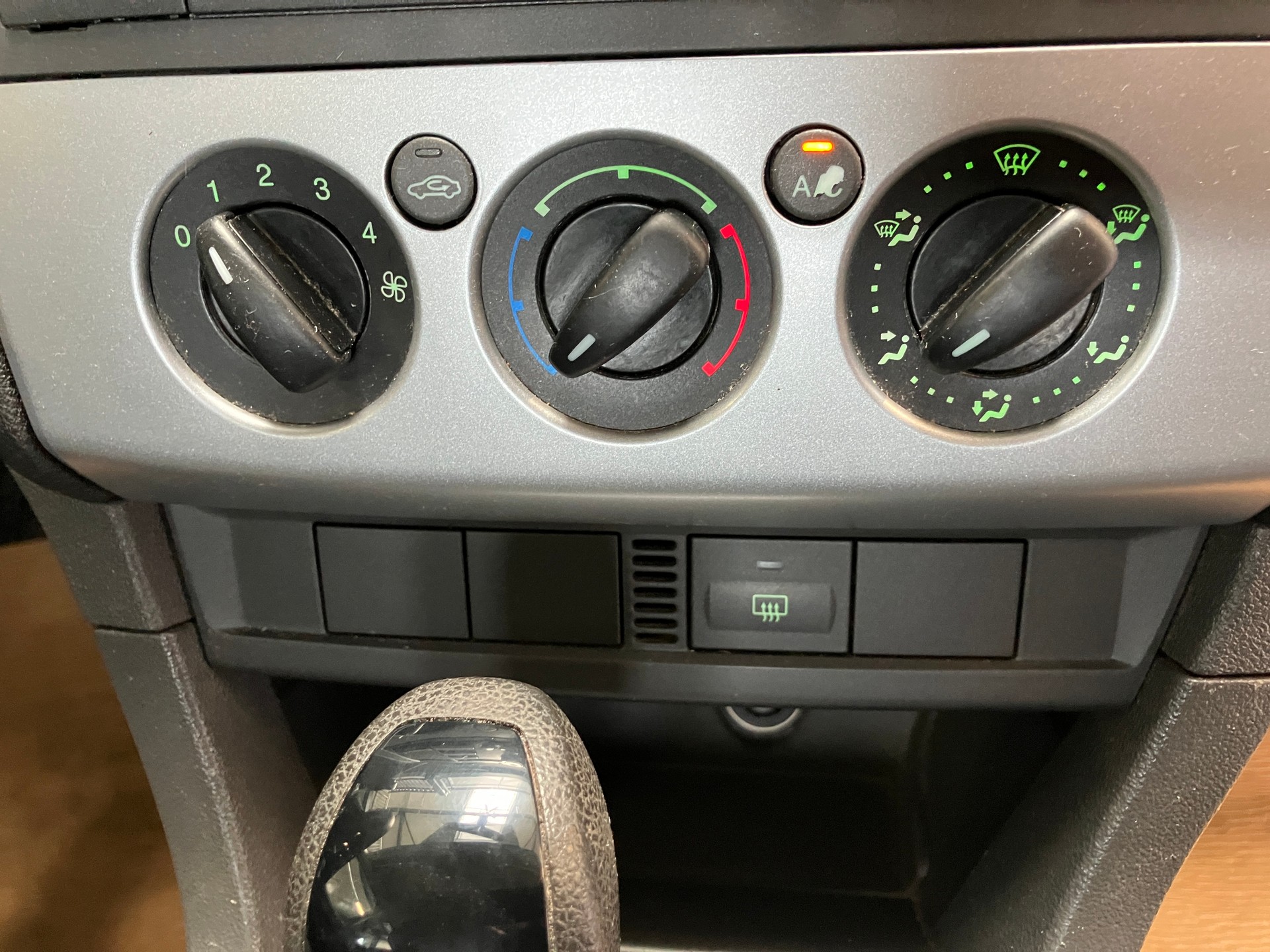 FORD Focus 1.6i Carving Automatic-image-30