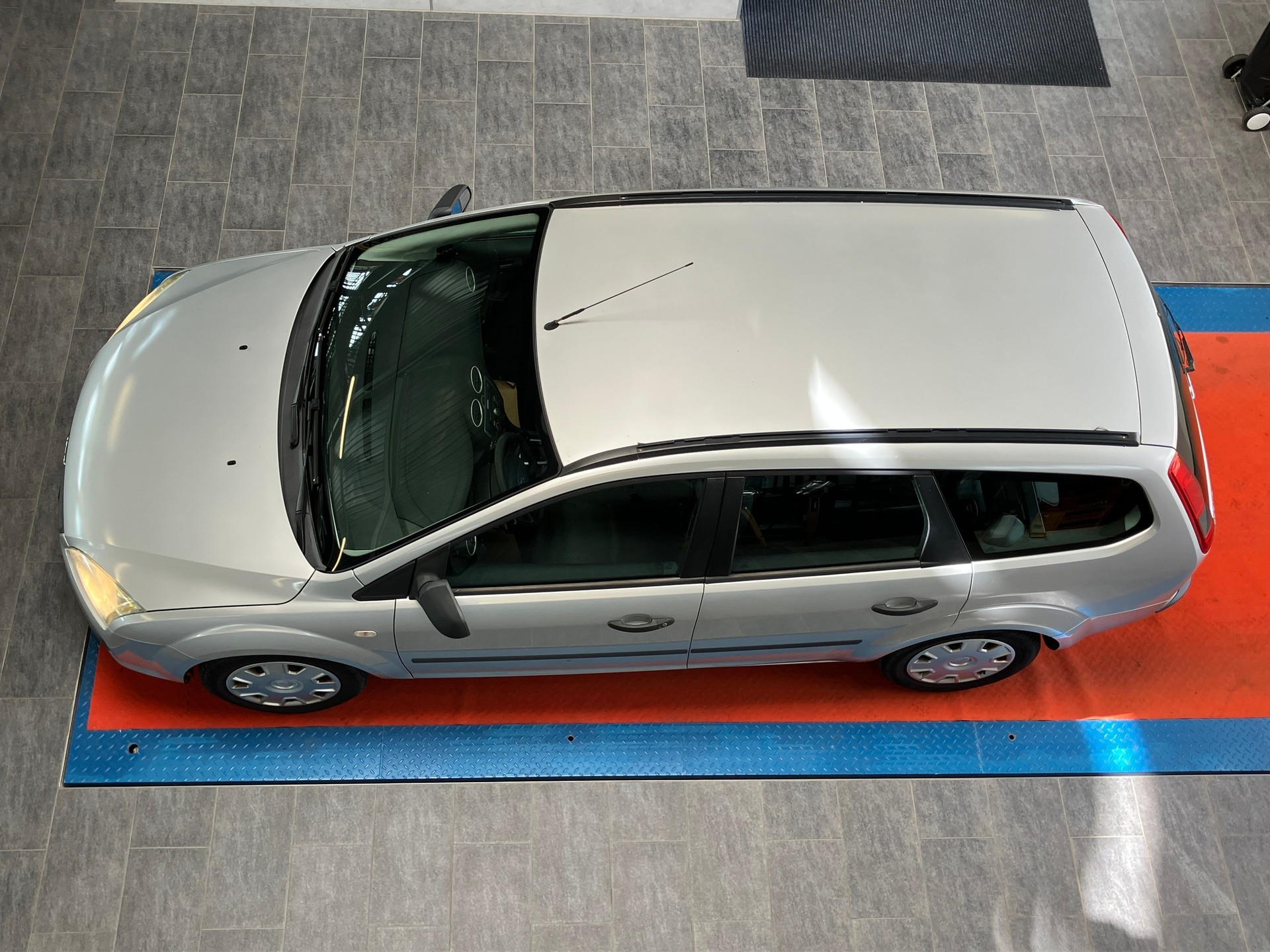 FORD Focus 1.6i Carving Automatic-image-10