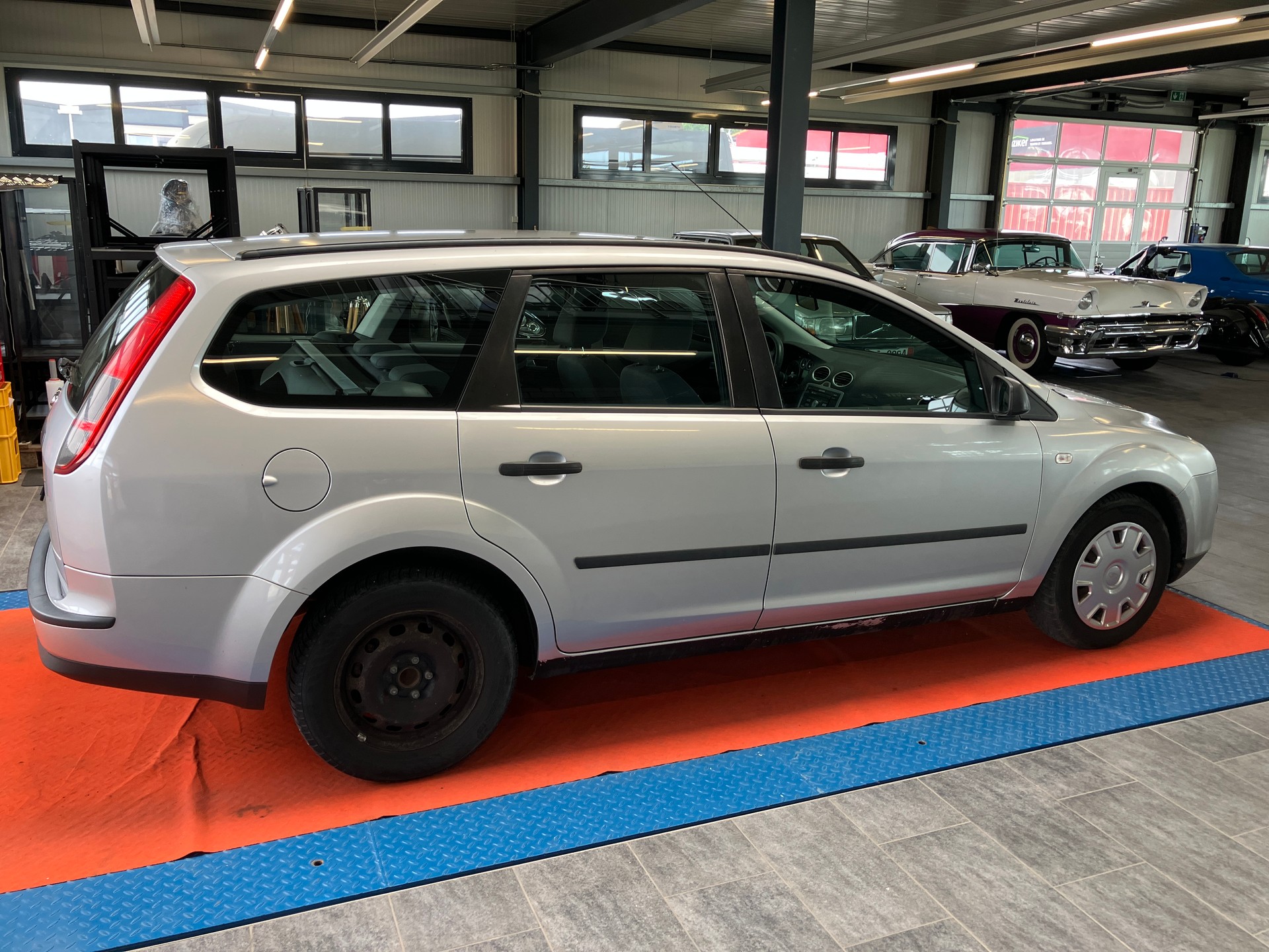 FORD Focus 1.6i Carving Automatic-showroom-element-1