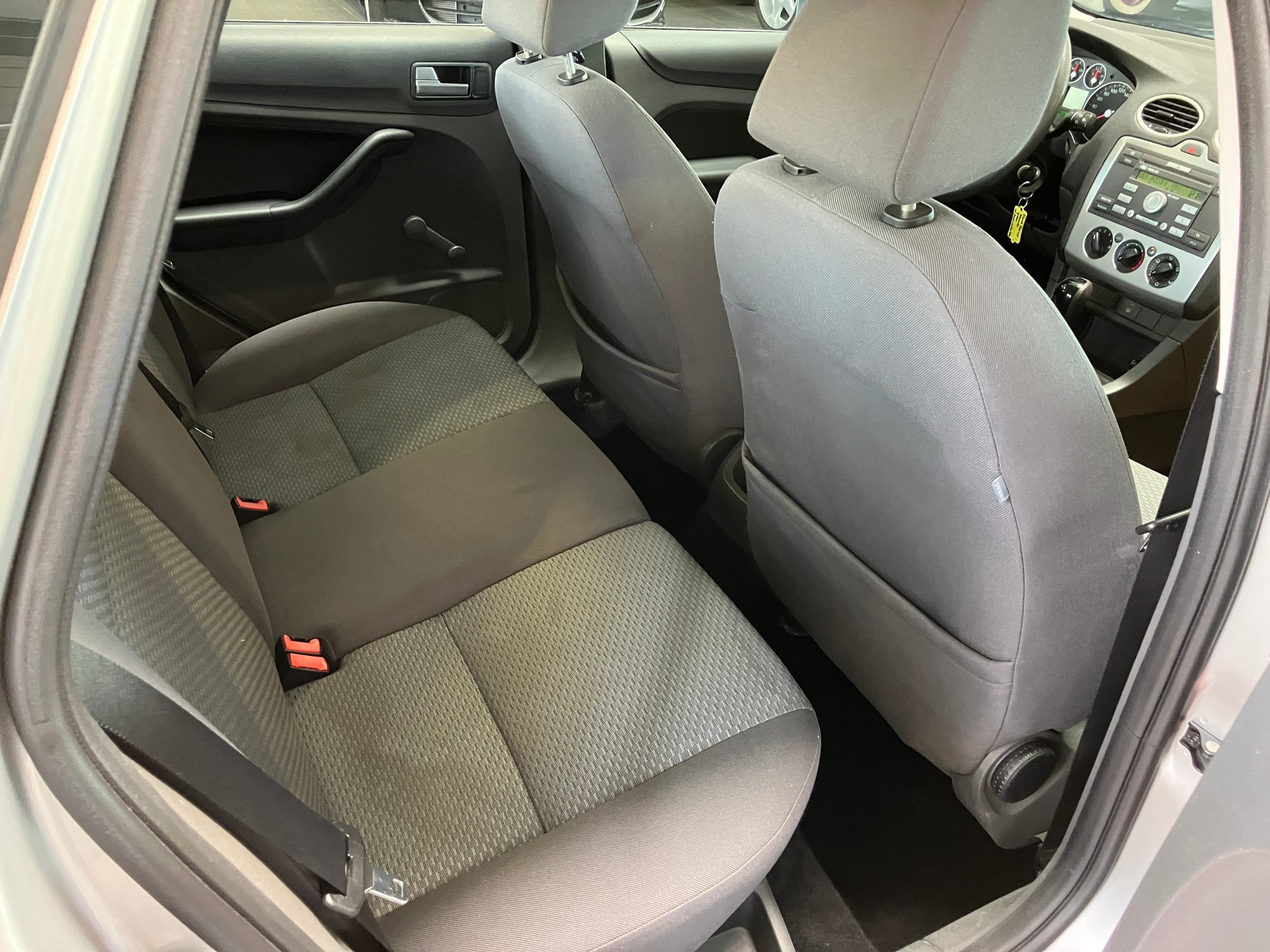 FORD Focus 1.6i Carving Automatic-image-18